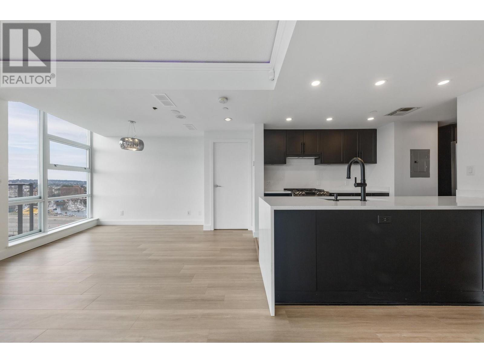 Listing Picture 3 of 11 : 2102 638 BEACH CRESCENT, Vancouver / 溫哥華 - 魯藝地產 Yvonne Lu Group - MLS Medallion Club Member