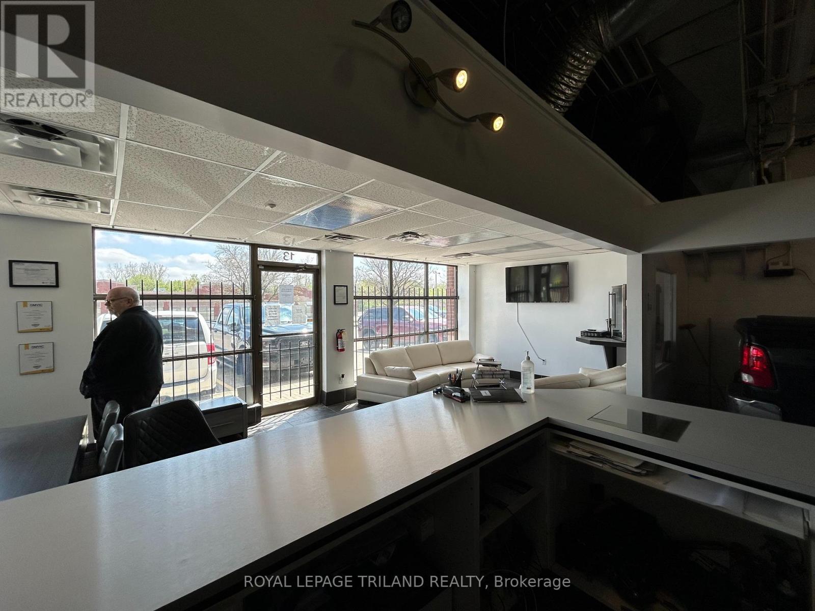 13-15 - 41 Adelaide Street N, London East (East K), Ontario  N5Z 3K1 - Photo 3 - X11977576