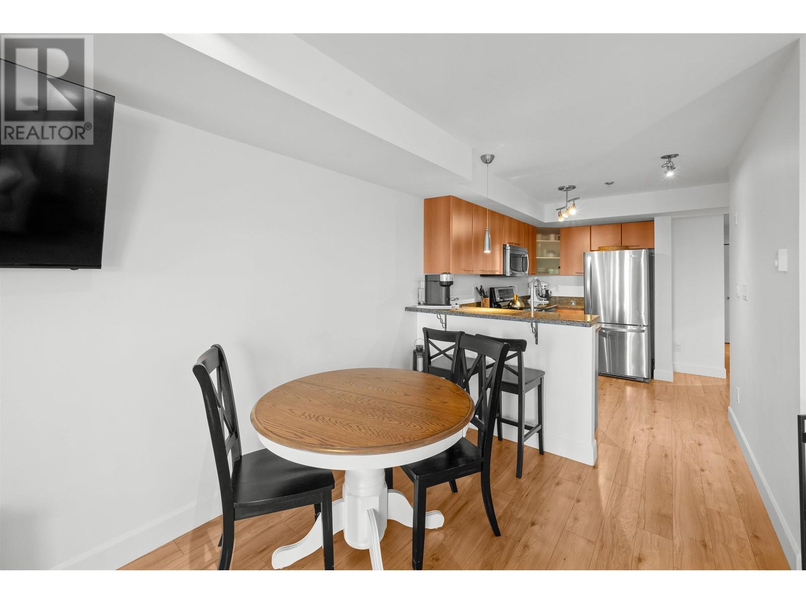 Listing Picture 11 of 32 : 203 1718 VENABLES STREET, Vancouver / 溫哥華 - 魯藝地產 Yvonne Lu Group - MLS Medallion Club Member