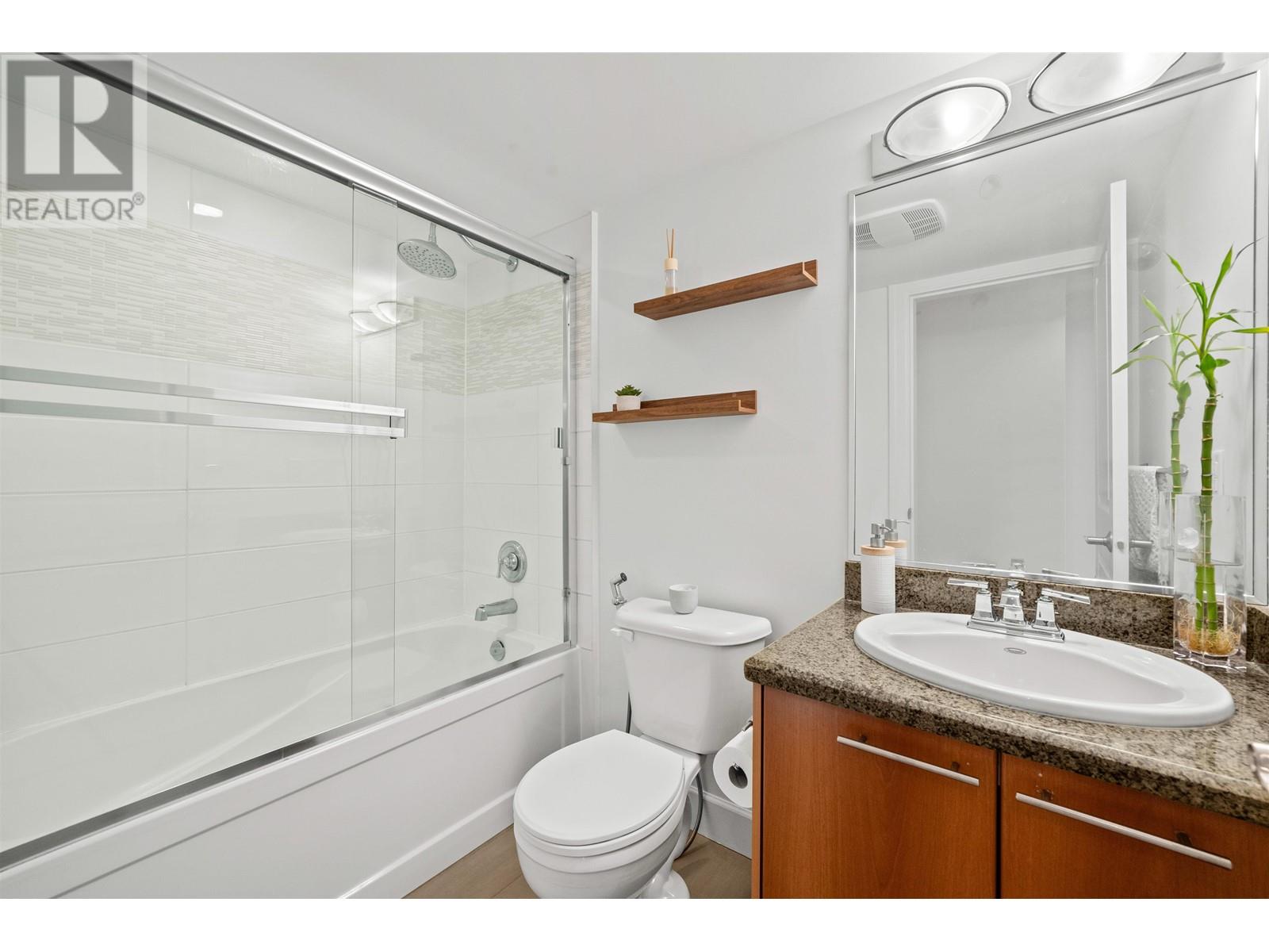 Listing Picture 18 of 32 : 203 1718 VENABLES STREET, Vancouver / 溫哥華 - 魯藝地產 Yvonne Lu Group - MLS Medallion Club Member