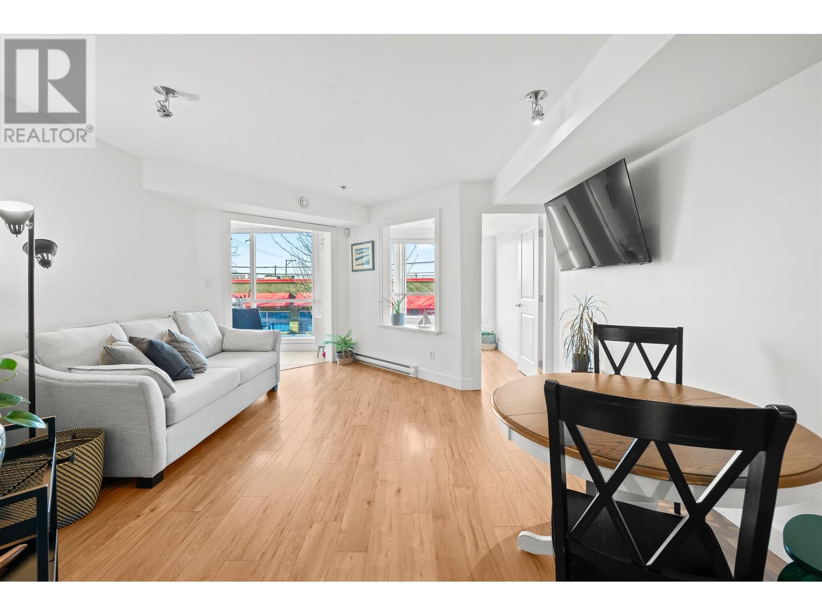 Listing Picture 3 of 32 : 203 1718 VENABLES STREET, Vancouver / 溫哥華 - 魯藝地產 Yvonne Lu Group - MLS Medallion Club Member