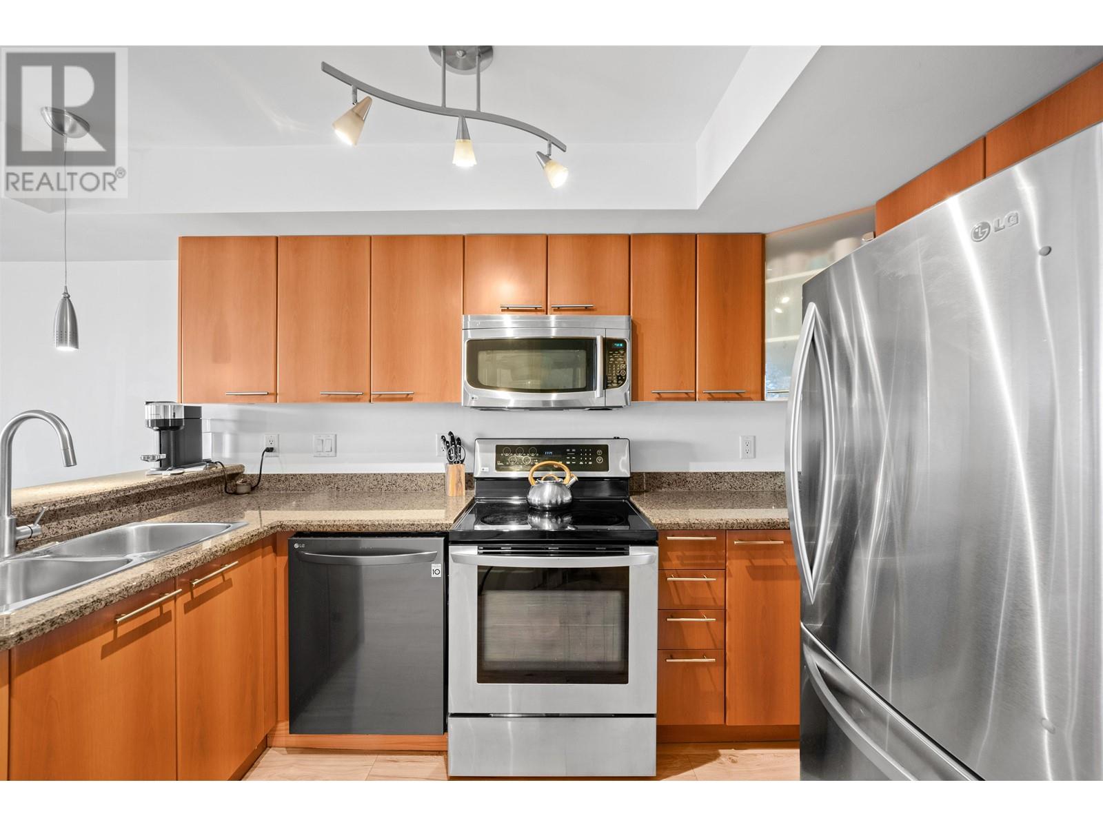 Listing Picture 8 of 32 : 203 1718 VENABLES STREET, Vancouver / 溫哥華 - 魯藝地產 Yvonne Lu Group - MLS Medallion Club Member