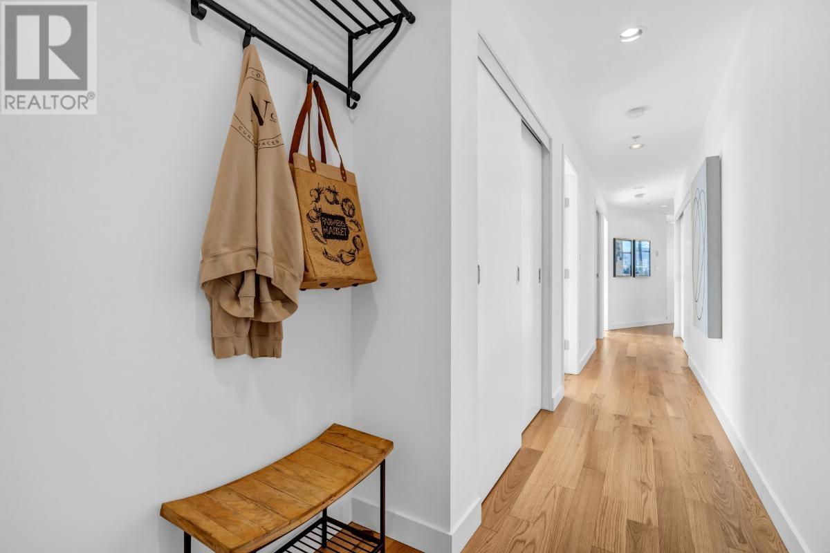 Listing Picture 4 of 39 : 2110 128 W CORDOVA STREET, Vancouver / 溫哥華 - 魯藝地產 Yvonne Lu Group - MLS Medallion Club Member