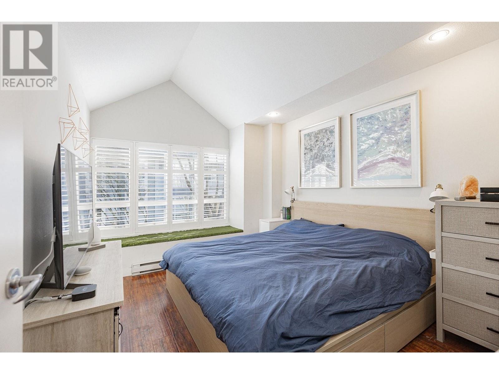 Listing Picture 13 of 22 : 7426 MAGNOLIA TERRACE, Burnaby / 本拿比 - 魯藝地產 Yvonne Lu Group - MLS Medallion Club Member
