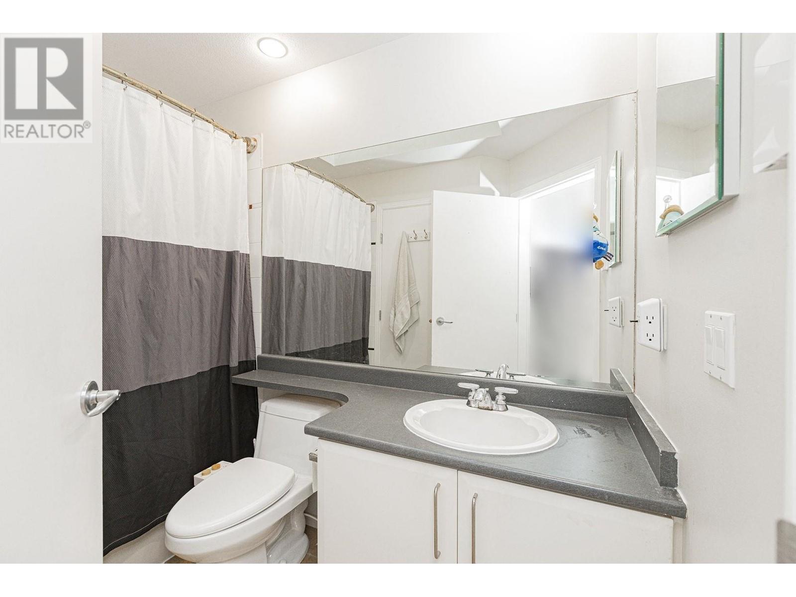 Listing Picture 16 of 22 : 7426 MAGNOLIA TERRACE, Burnaby / 本拿比 - 魯藝地產 Yvonne Lu Group - MLS Medallion Club Member
