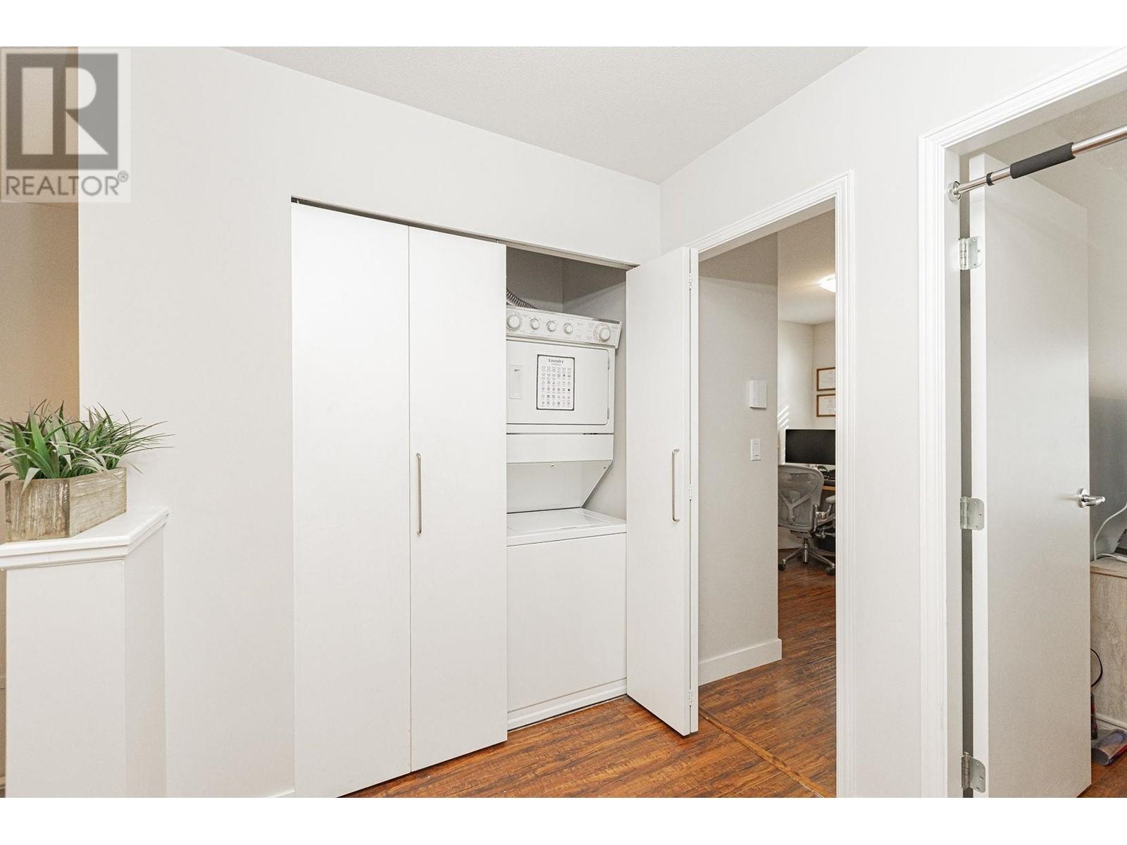 Listing Picture 17 of 22 : 7426 MAGNOLIA TERRACE, Burnaby / 本拿比 - 魯藝地產 Yvonne Lu Group - MLS Medallion Club Member