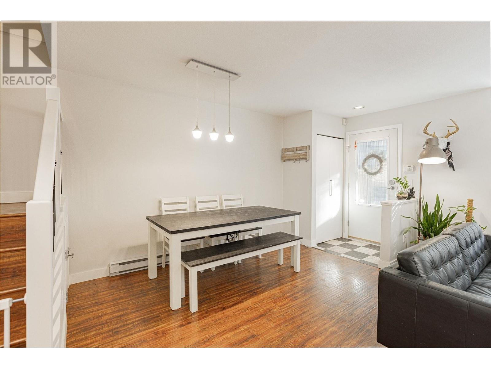 Listing Picture 19 of 22 : 7426 MAGNOLIA TERRACE, Burnaby / 本拿比 - 魯藝地產 Yvonne Lu Group - MLS Medallion Club Member