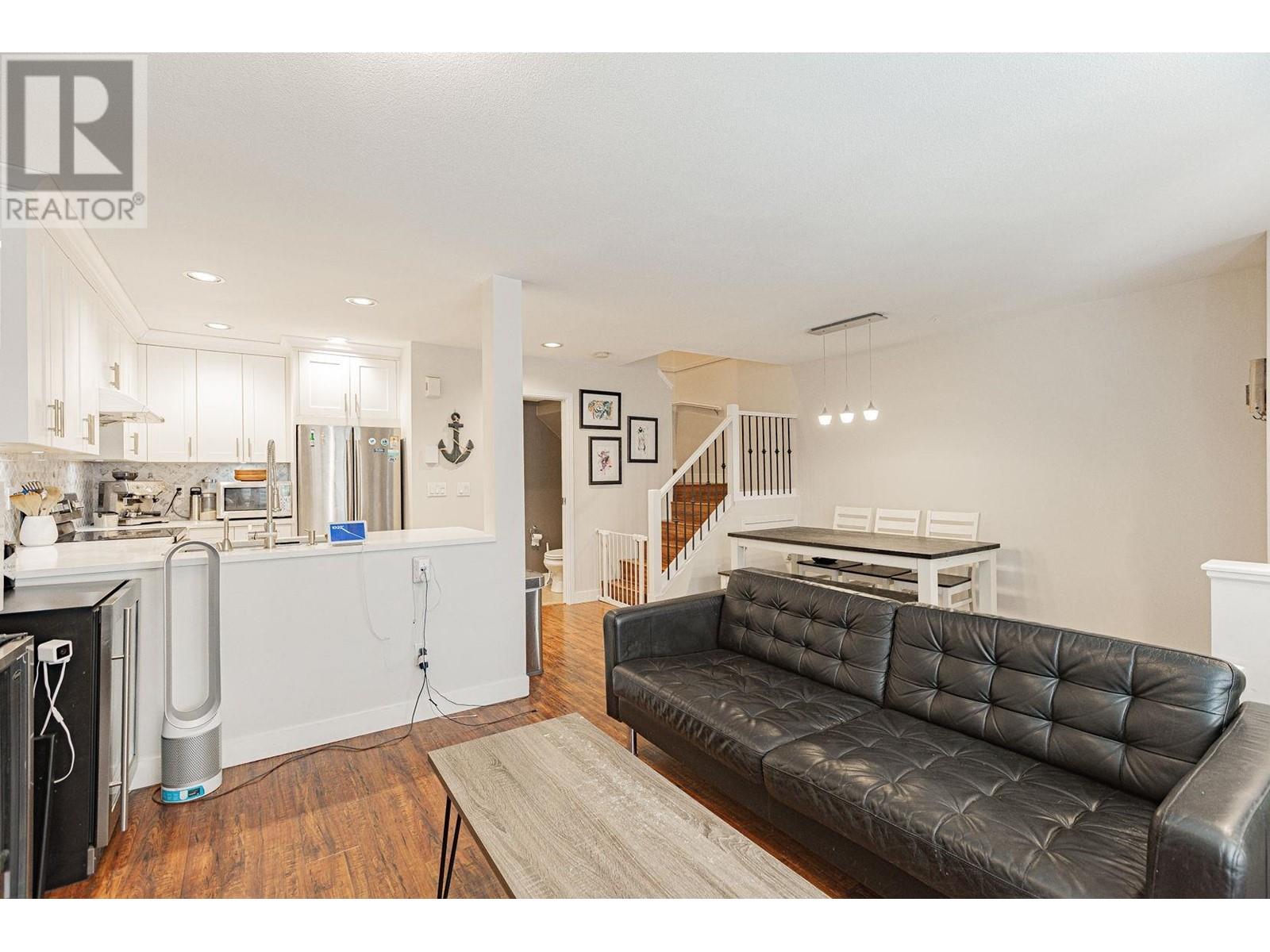 Listing Picture 20 of 22 : 7426 MAGNOLIA TERRACE, Burnaby / 本拿比 - 魯藝地產 Yvonne Lu Group - MLS Medallion Club Member