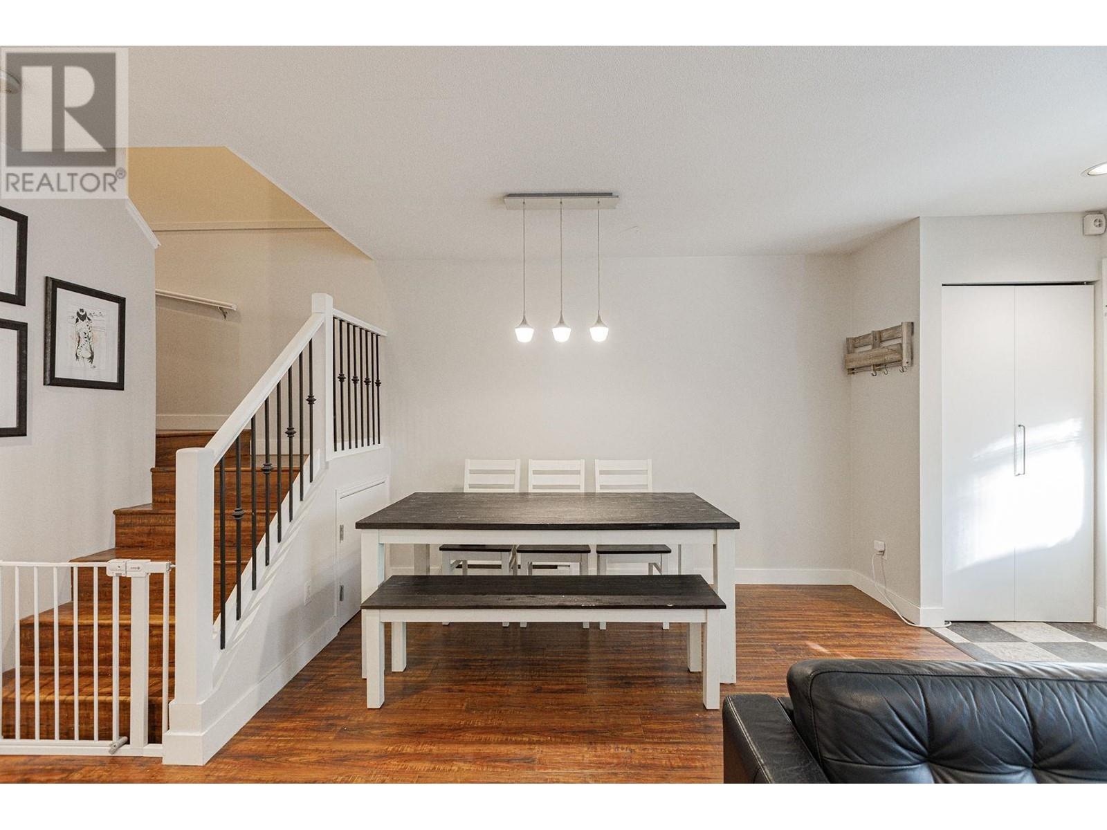 Listing Picture 21 of 22 : 7426 MAGNOLIA TERRACE, Burnaby / 本拿比 - 魯藝地產 Yvonne Lu Group - MLS Medallion Club Member