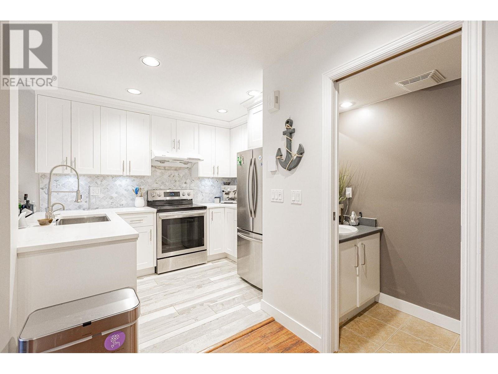 Listing Picture 5 of 22 : 7426 MAGNOLIA TERRACE, Burnaby / 本拿比 - 魯藝地產 Yvonne Lu Group - MLS Medallion Club Member