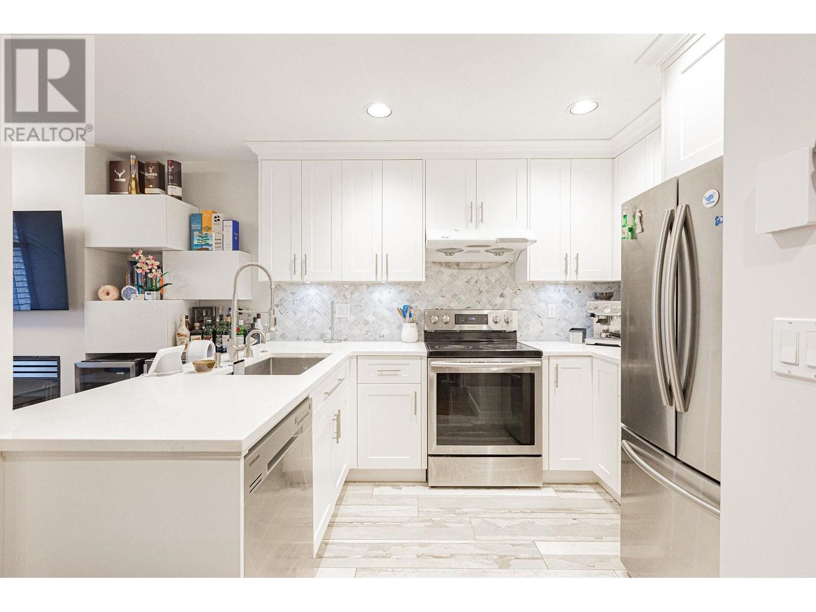 Listing Picture 6 of 22 : 7426 MAGNOLIA TERRACE, Burnaby / 本拿比 - 魯藝地產 Yvonne Lu Group - MLS Medallion Club Member