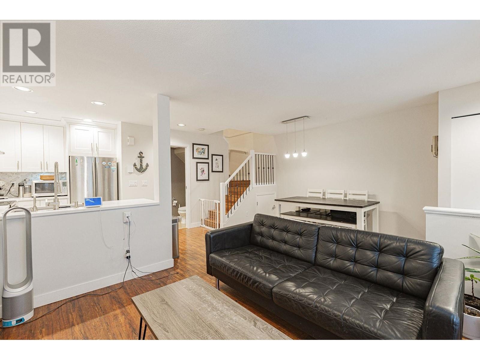 Listing Picture 8 of 22 : 7426 MAGNOLIA TERRACE, Burnaby / 本拿比 - 魯藝地產 Yvonne Lu Group - MLS Medallion Club Member