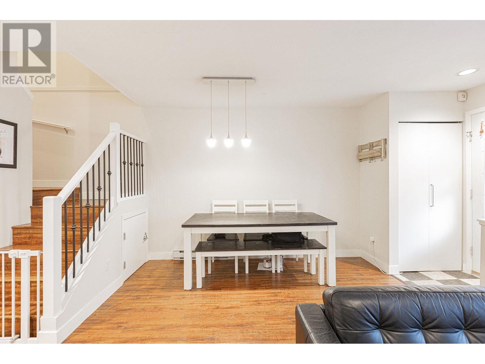 Listing Picture 9 of 22 : 7426 MAGNOLIA TERRACE, Burnaby / 本拿比 - 魯藝地產 Yvonne Lu Group - MLS Medallion Club Member