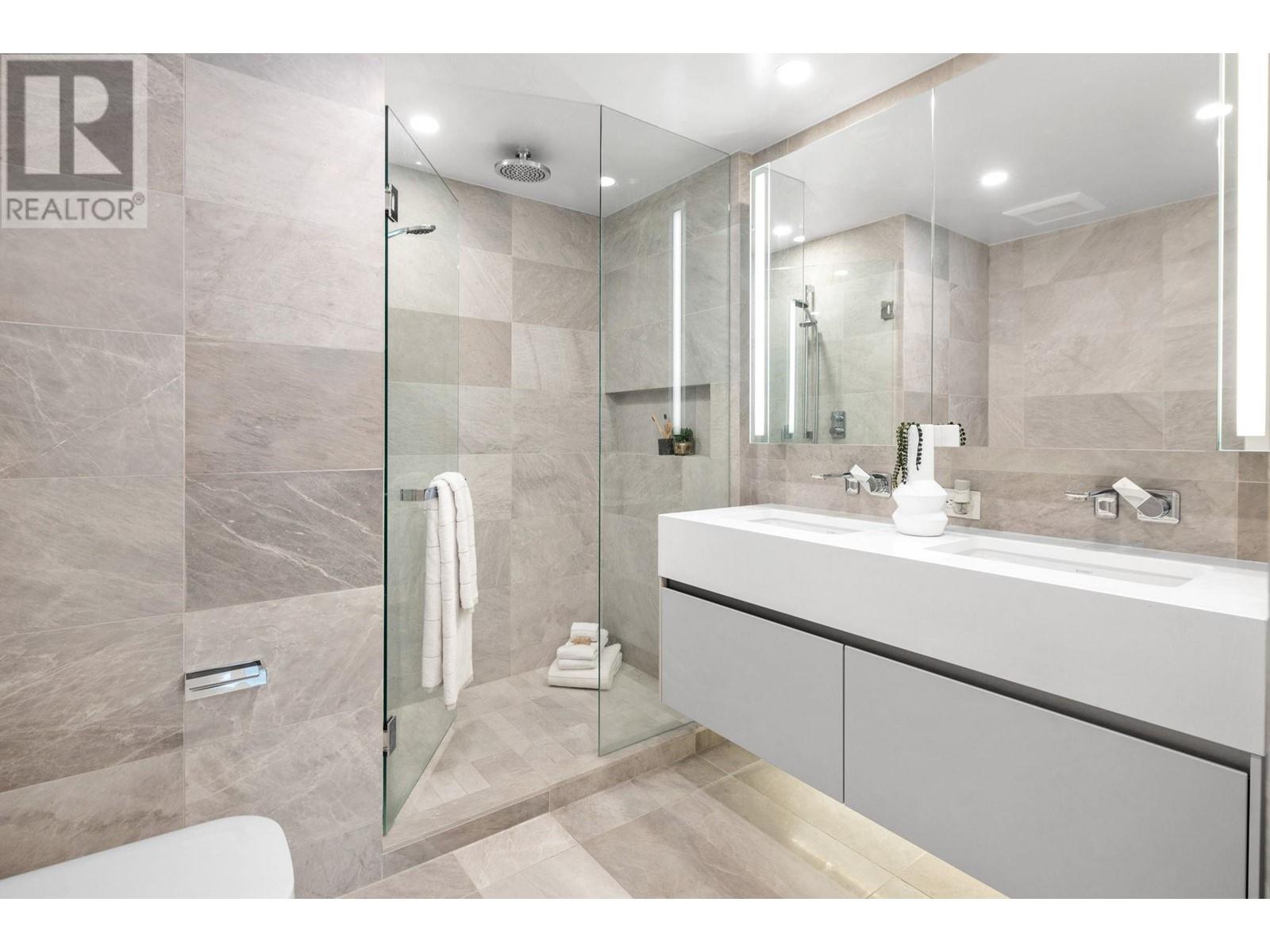 Listing Picture 9 of 26 : 2706 889 PACIFIC STREET, Vancouver / 溫哥華 - 魯藝地產 Yvonne Lu Group - MLS Medallion Club Member