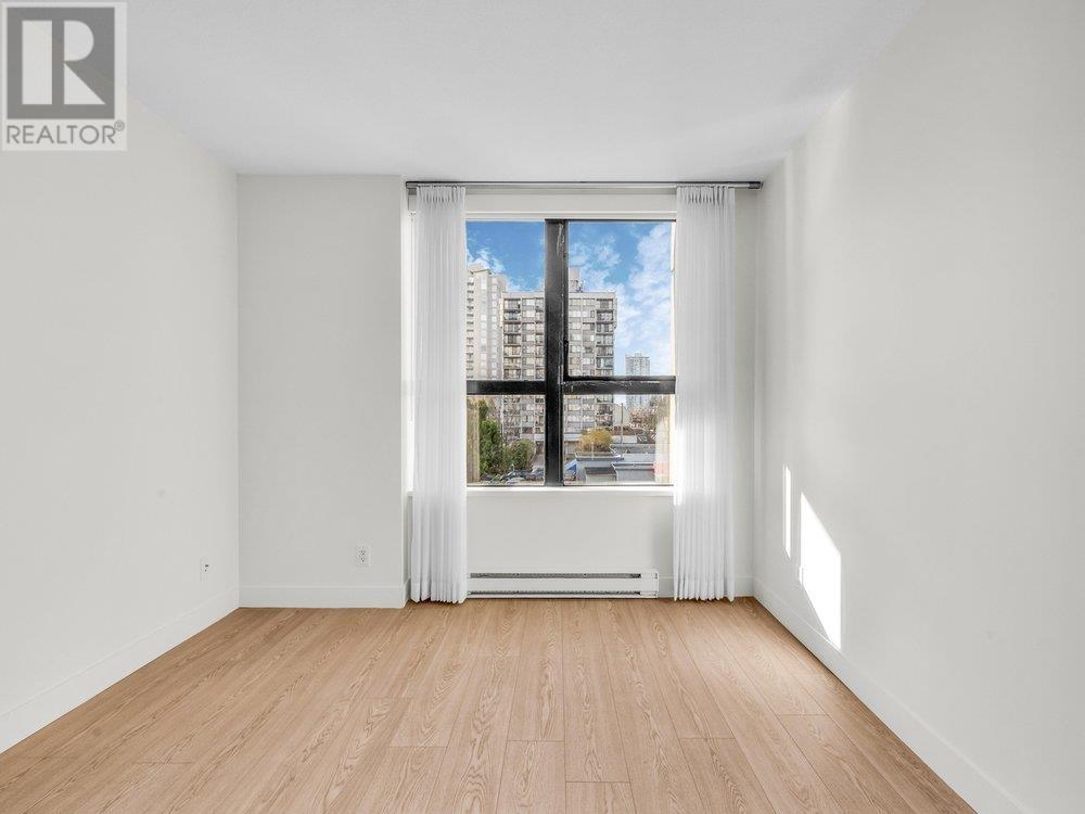 Listing Picture 18 of 38 : 408 7225 ACORN AVENUE, Burnaby / 本拿比 - 魯藝地產 Yvonne Lu Group - MLS Medallion Club Member
