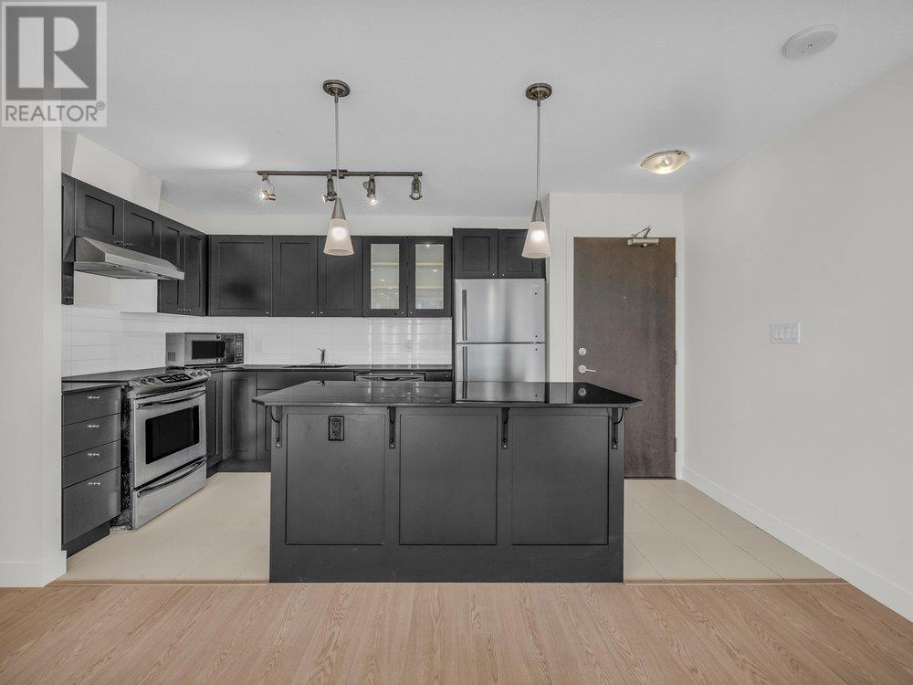 Listing Picture 4 of 38 : 408 7225 ACORN AVENUE, Burnaby / 本拿比 - 魯藝地產 Yvonne Lu Group - MLS Medallion Club Member