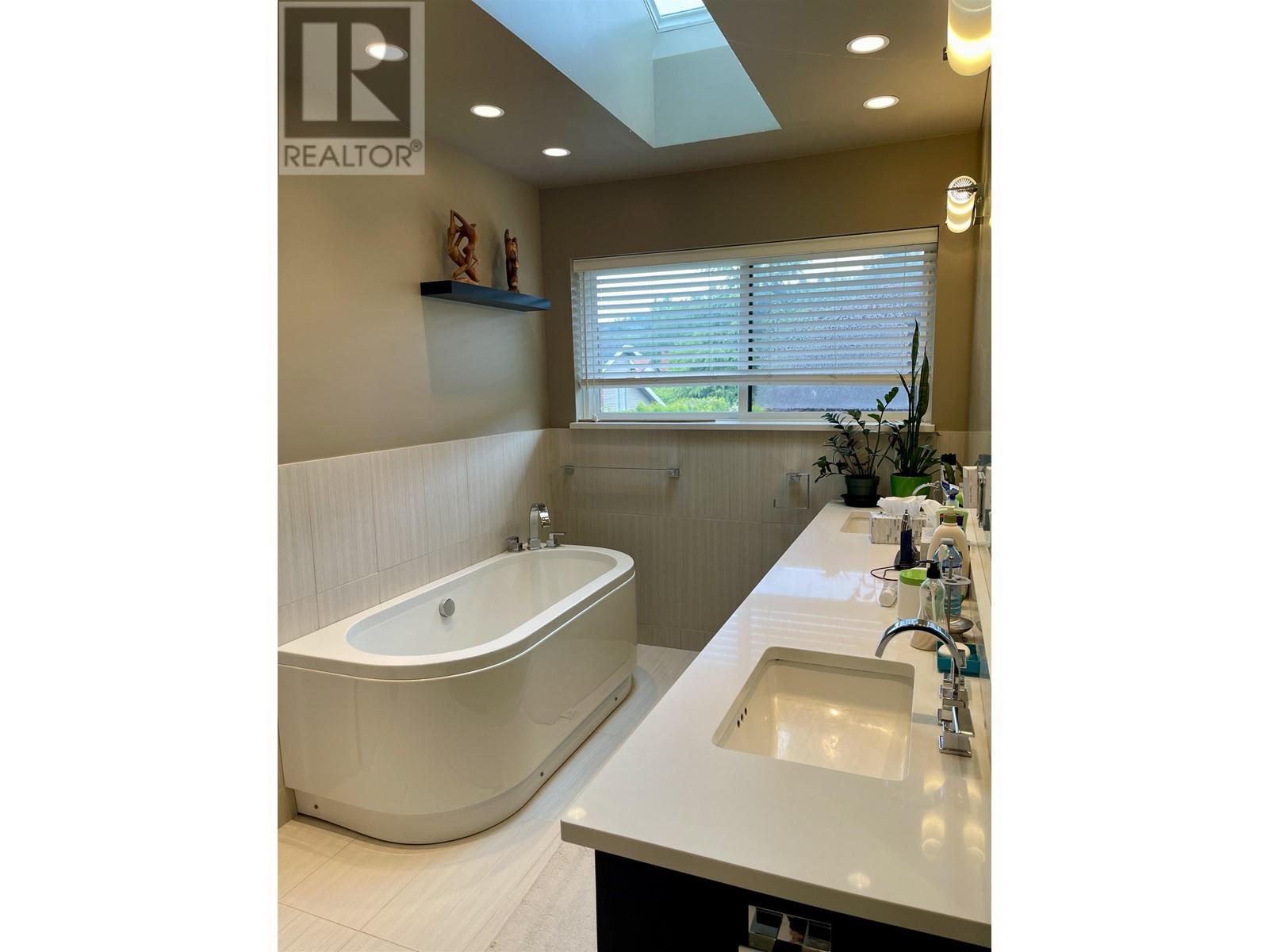 7984 Meadowood Drive, Burnaby, British Columbia  V5A 4J2 - Photo 20 - R2967926