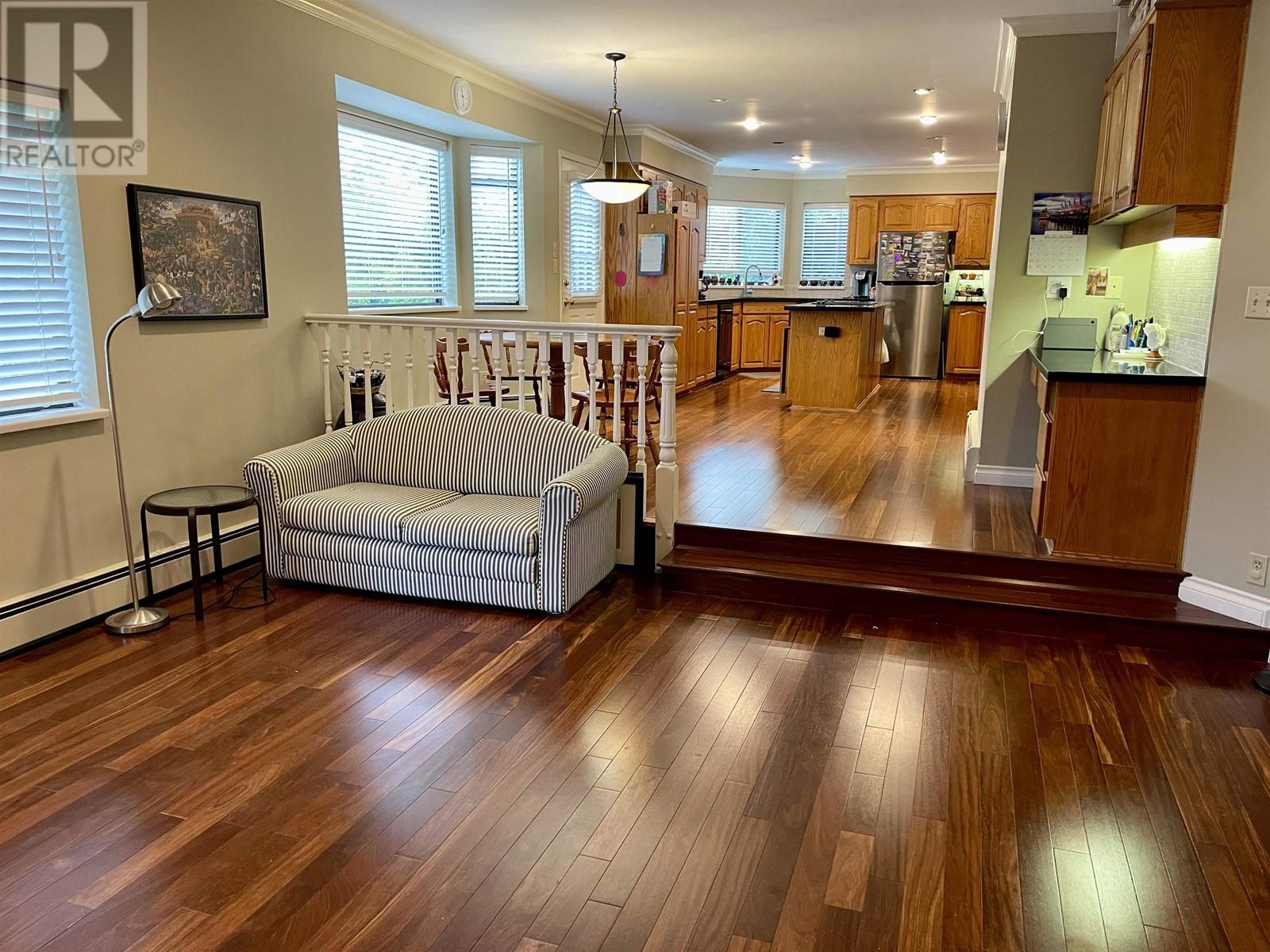 7984 Meadowood Drive, Burnaby, British Columbia  V5A 4J2 - Photo 8 - R2967926