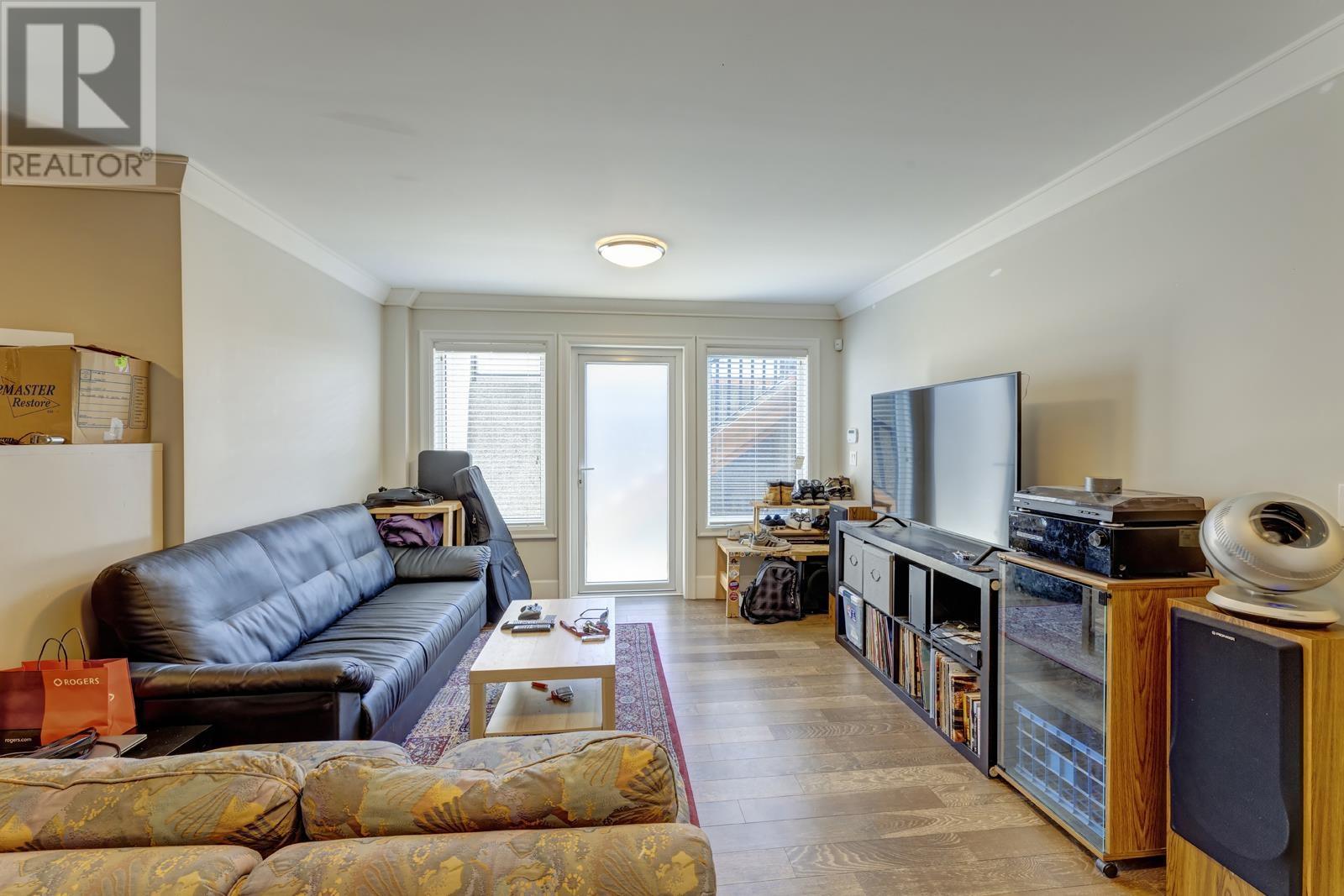 Listing Picture 31 of 37 : 952 SPERLING AVENUE, Burnaby / 本拿比 - 魯藝地產 Yvonne Lu Group - MLS Medallion Club Member