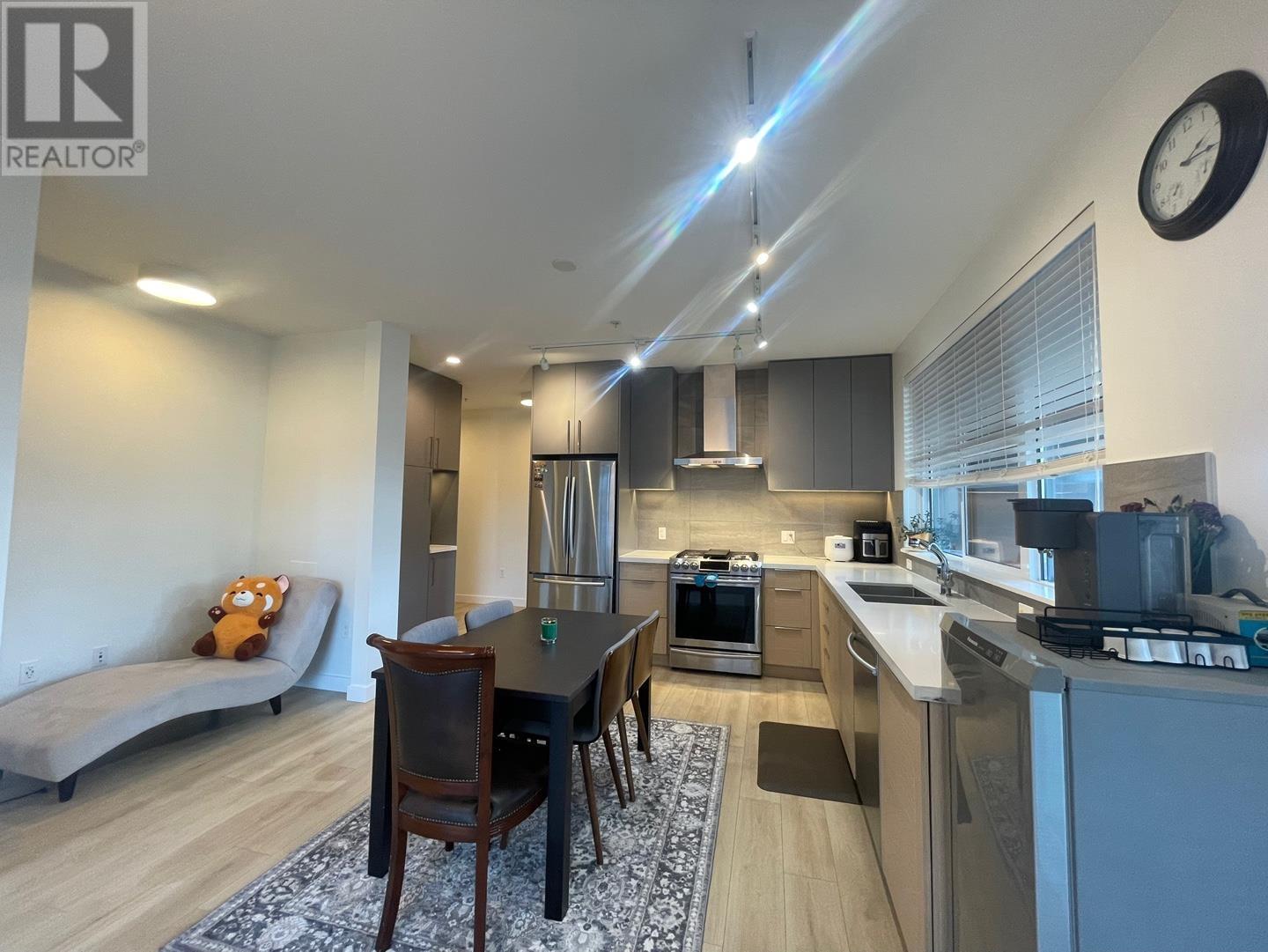 212 603 Regan Avenue, Coquitlam, British Columbia  V3J 0K2 - Photo 10 - R2954817