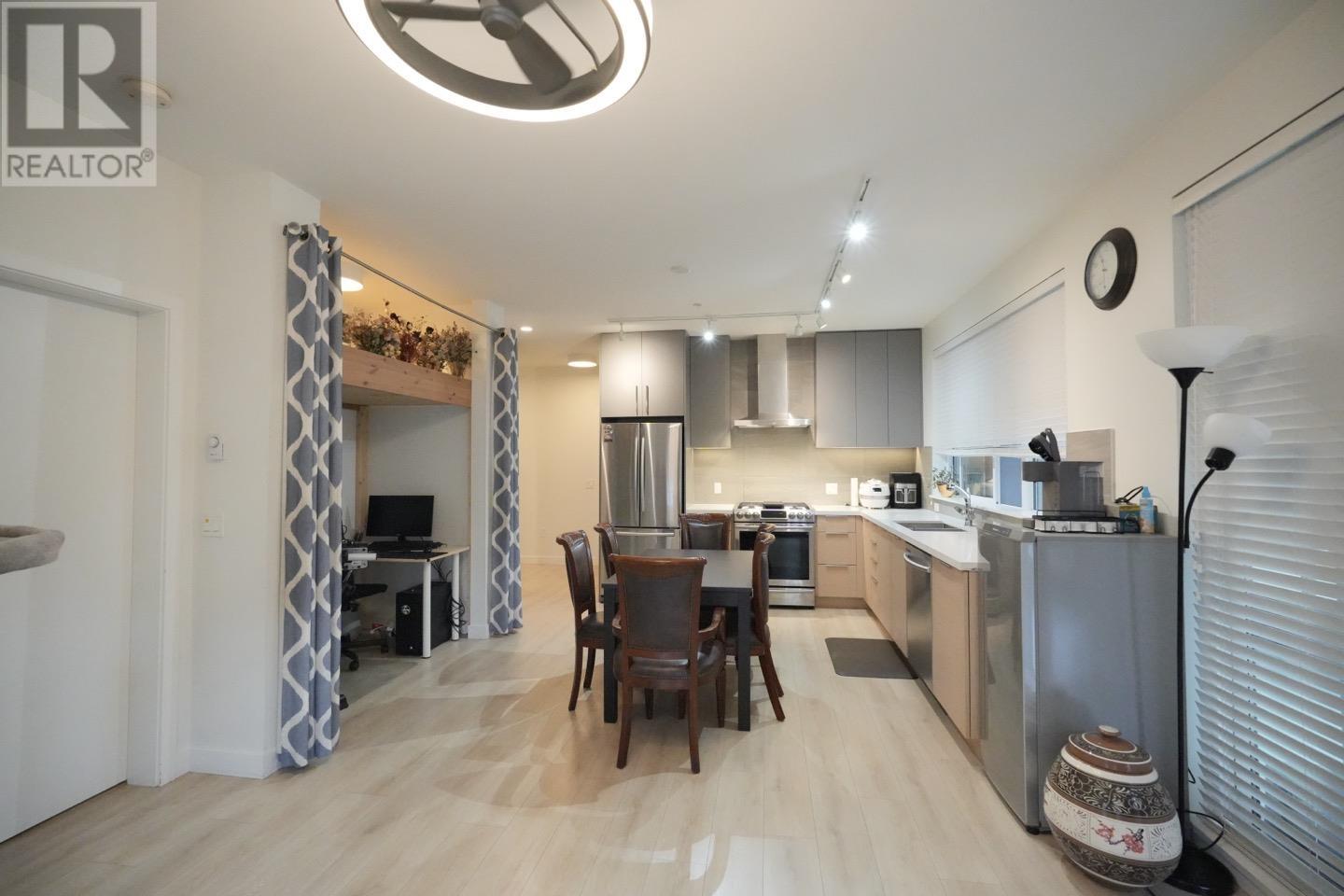 212 603 Regan Avenue, Coquitlam, British Columbia  V3J 0K2 - Photo 14 - R2954817