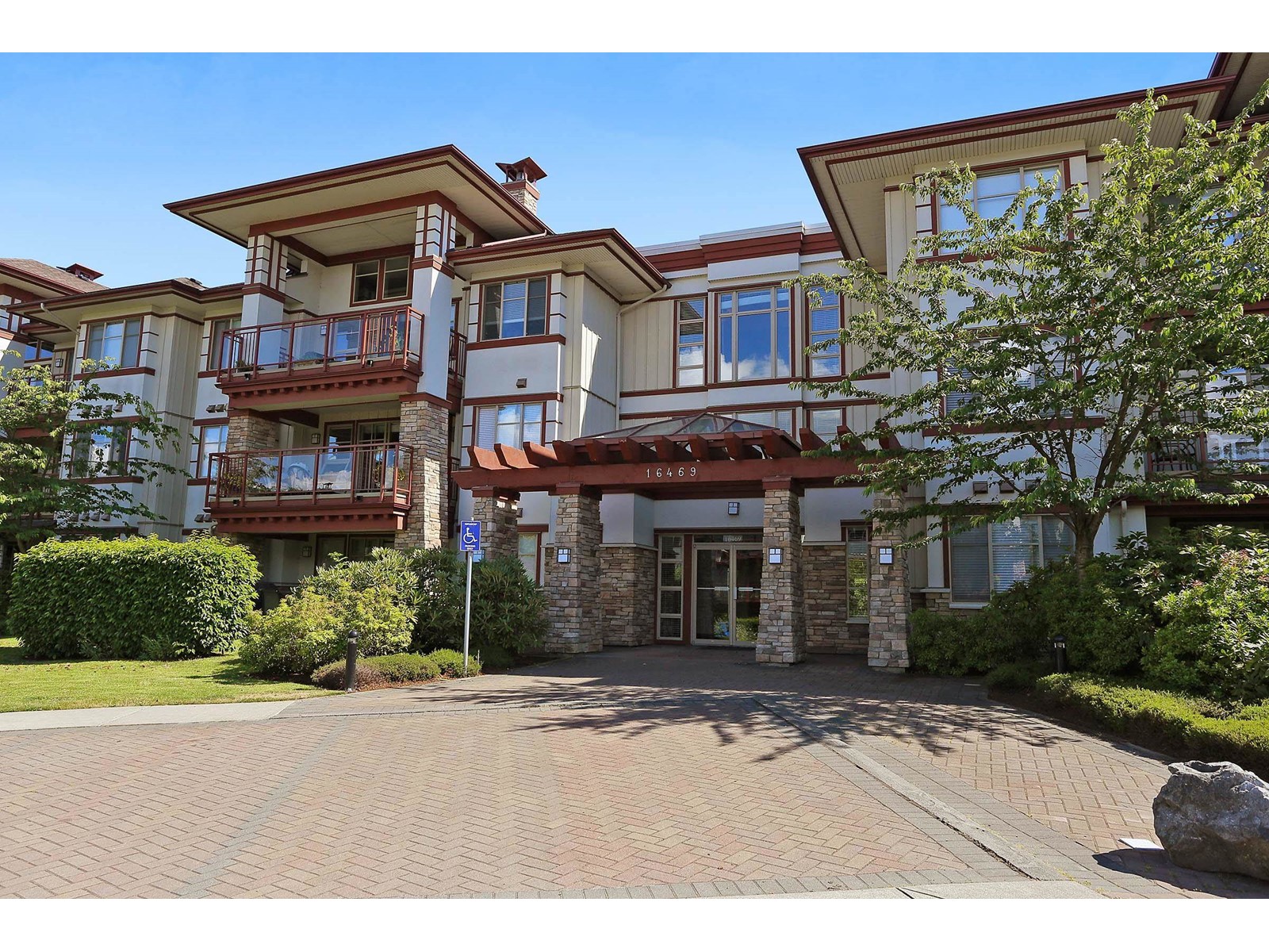 203 16469 64 AVENUE, surrey, British Columbia