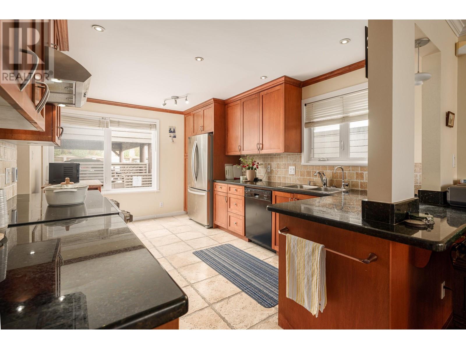 Listing Picture 11 of 38 : 3973 PARKWAY DRIVE, Vancouver / 溫哥華 - 魯藝地產 Yvonne Lu Group - MLS Medallion Club Member