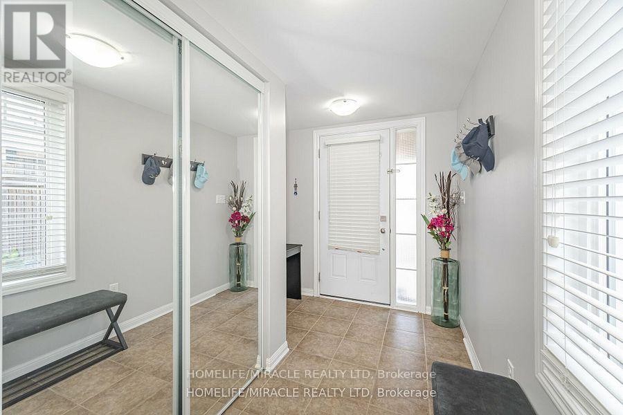 41 Ashen Tree Lane, Brampton, Ontario  L7A 0T1 - Photo 4 - W11977600