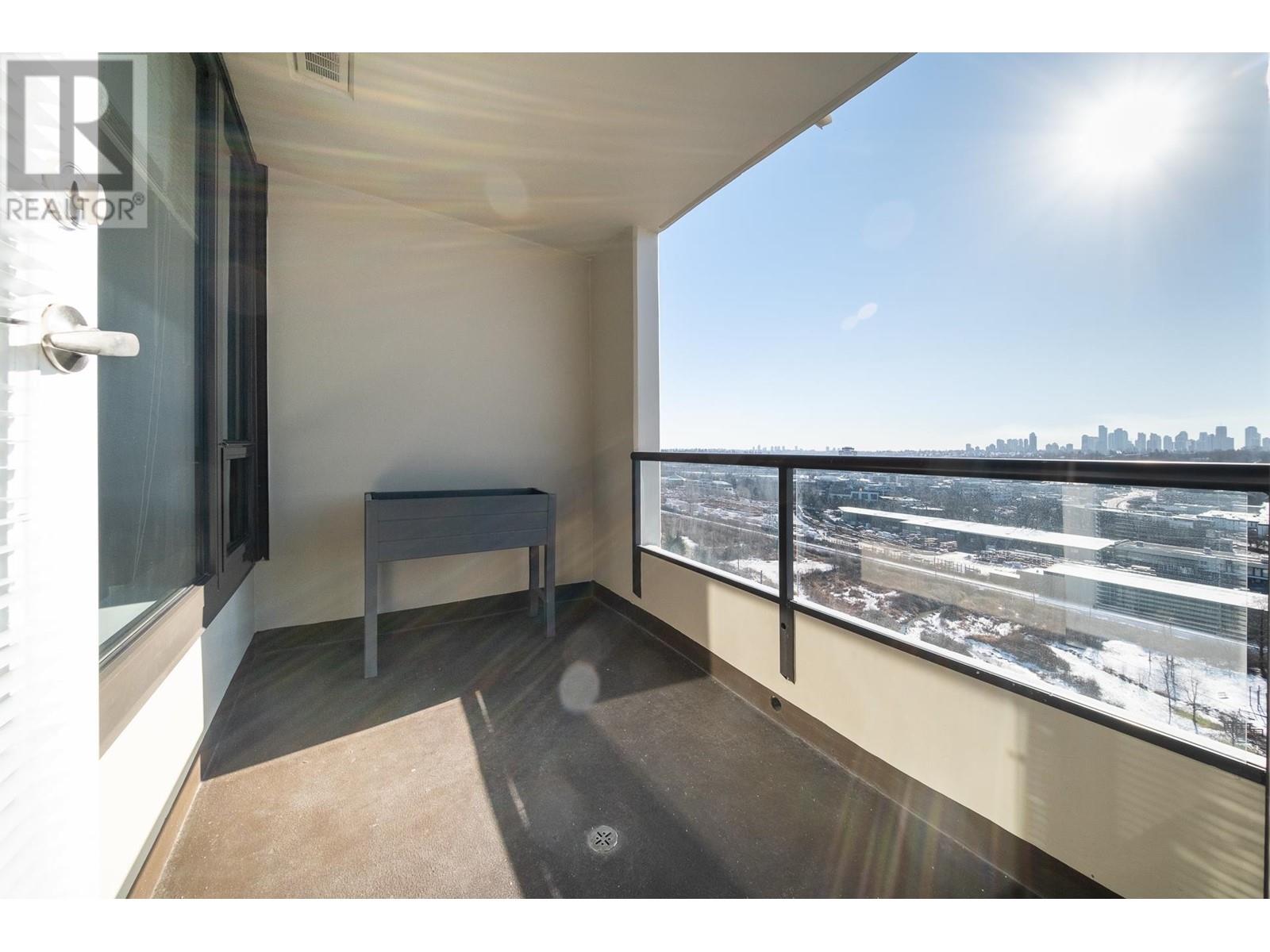 Listing Picture 17 of 23 : 1907 4118 DAWSON STREET, Burnaby / 本拿比 - 魯藝地產 Yvonne Lu Group - MLS Medallion Club Member