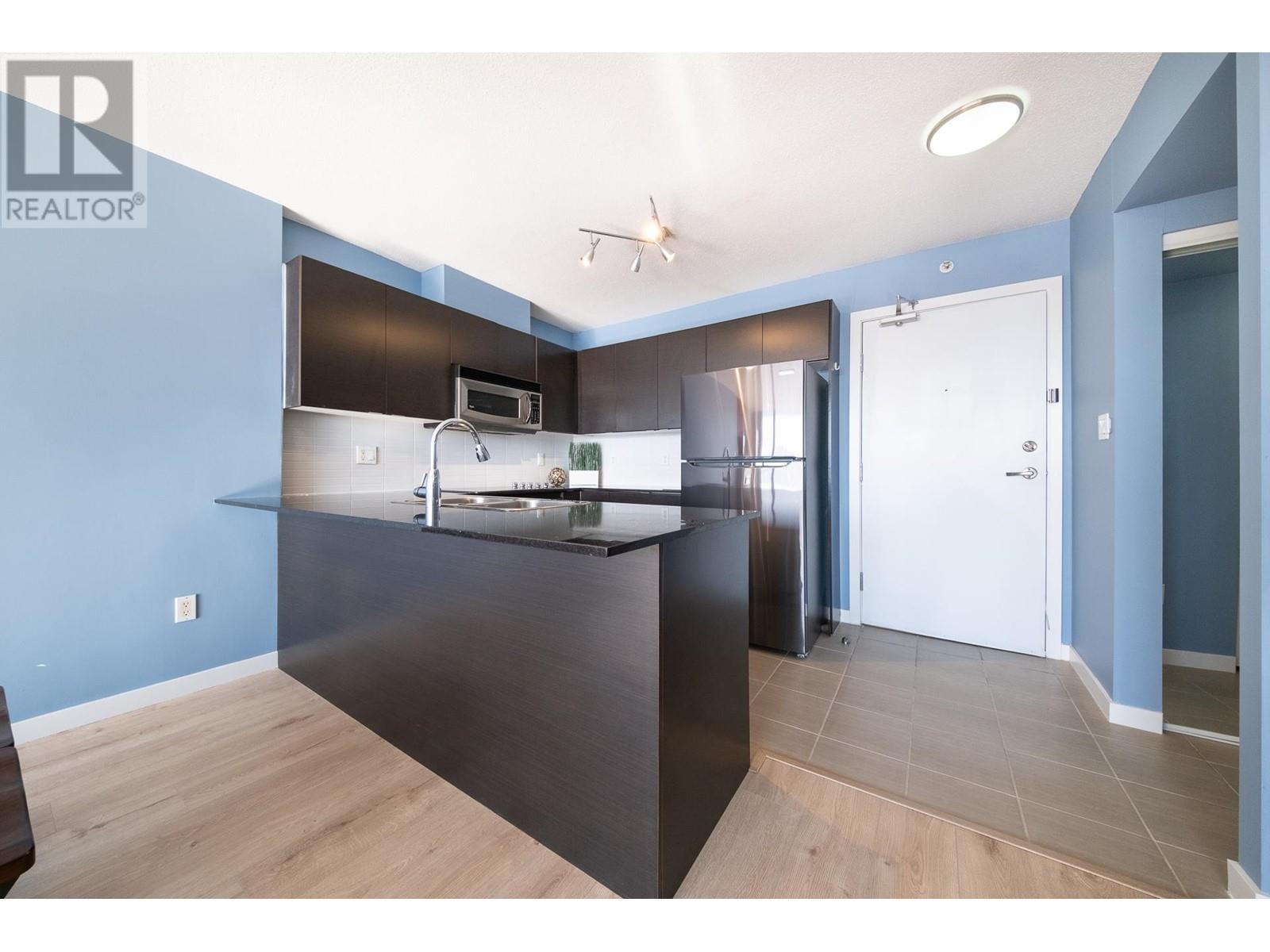 Listing Picture 9 of 23 : 1907 4118 DAWSON STREET, Burnaby / 本拿比 - 魯藝地產 Yvonne Lu Group - MLS Medallion Club Member