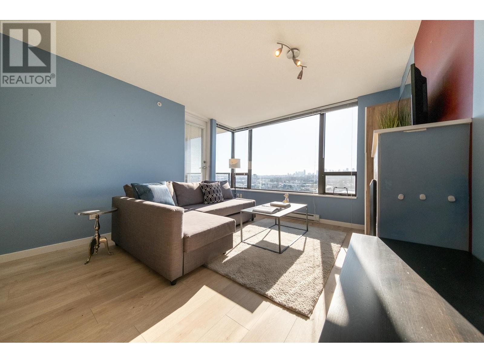 Listing Picture 5 of 23 : 1907 4118 DAWSON STREET, Burnaby / 本拿比 - 魯藝地產 Yvonne Lu Group - MLS Medallion Club Member