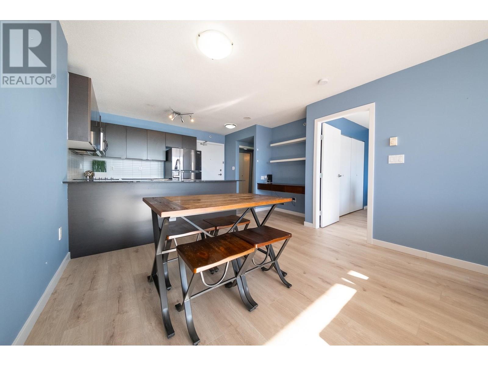 Listing Picture 6 of 23 : 1907 4118 DAWSON STREET, Burnaby / 本拿比 - 魯藝地產 Yvonne Lu Group - MLS Medallion Club Member