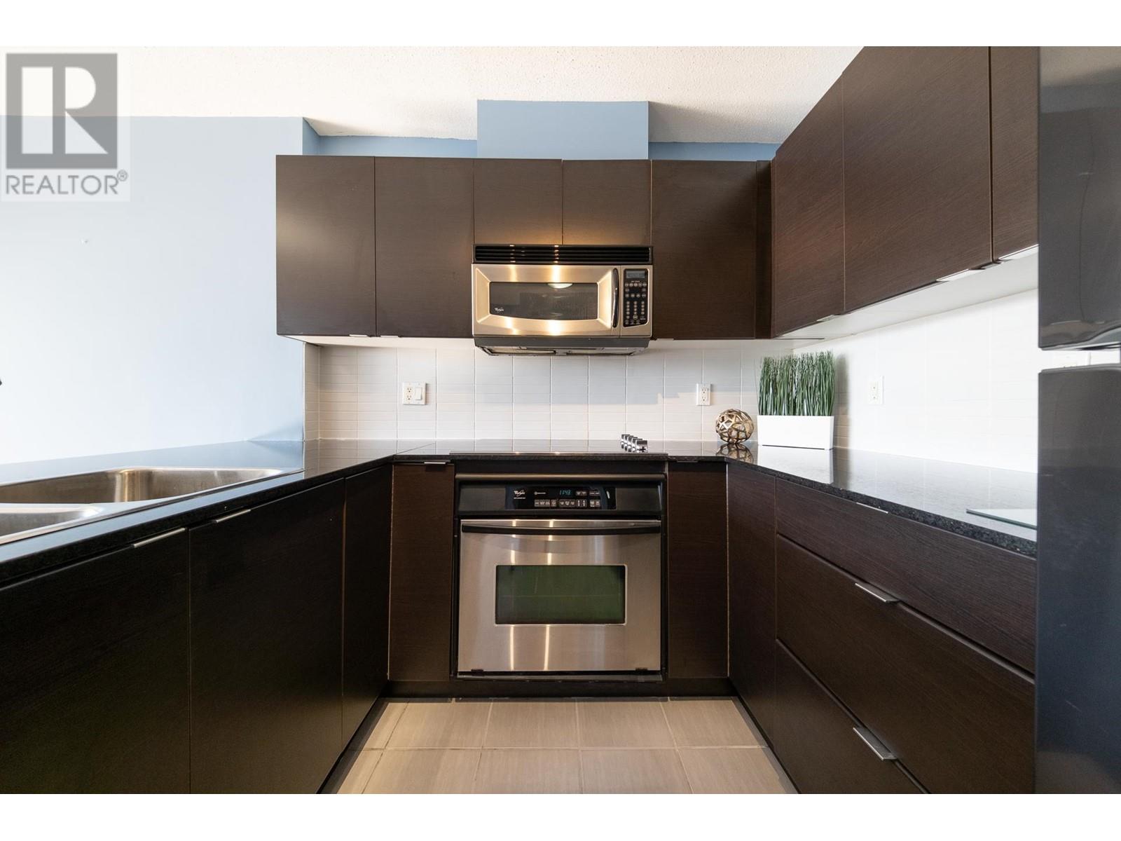Listing Picture 7 of 23 : 1907 4118 DAWSON STREET, Burnaby / 本拿比 - 魯藝地產 Yvonne Lu Group - MLS Medallion Club Member