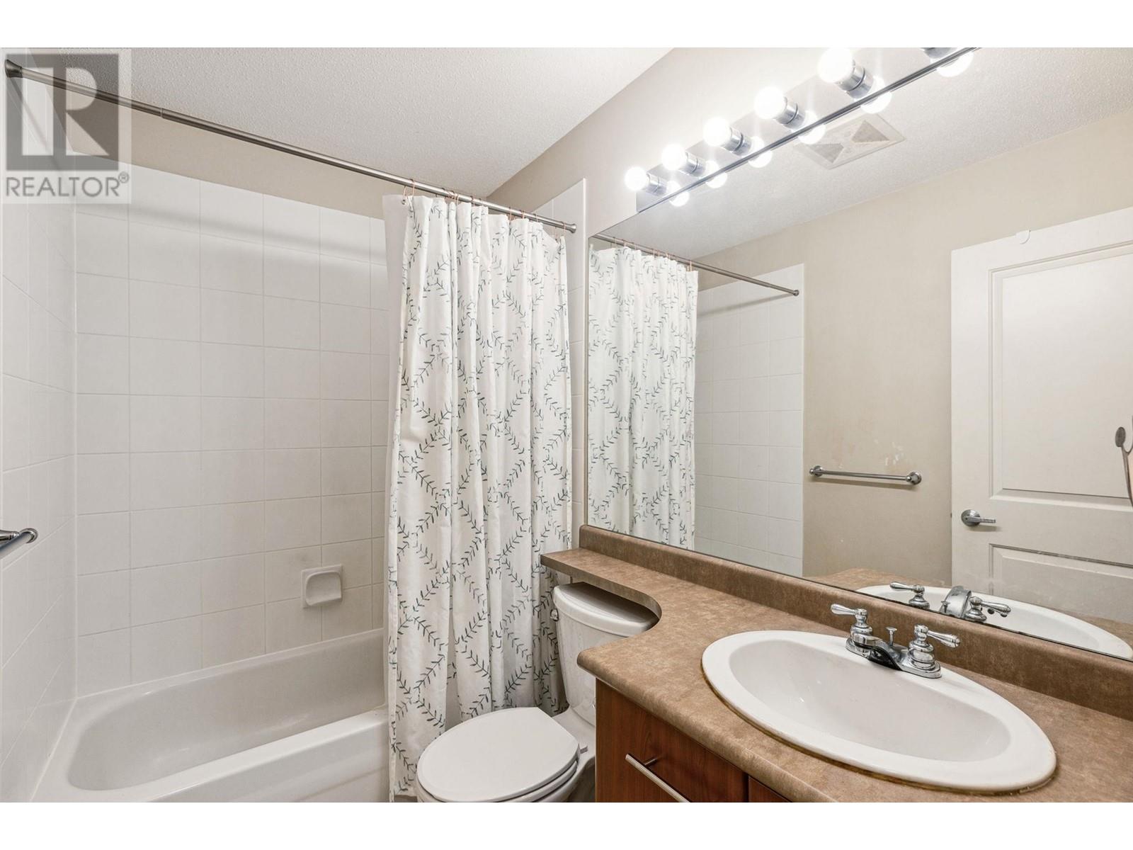 Listing Picture 14 of 24 : 45 7233 HEATHER STREET, Richmond / 烈治文 - 魯藝地產 Yvonne Lu Group - MLS Medallion Club Member