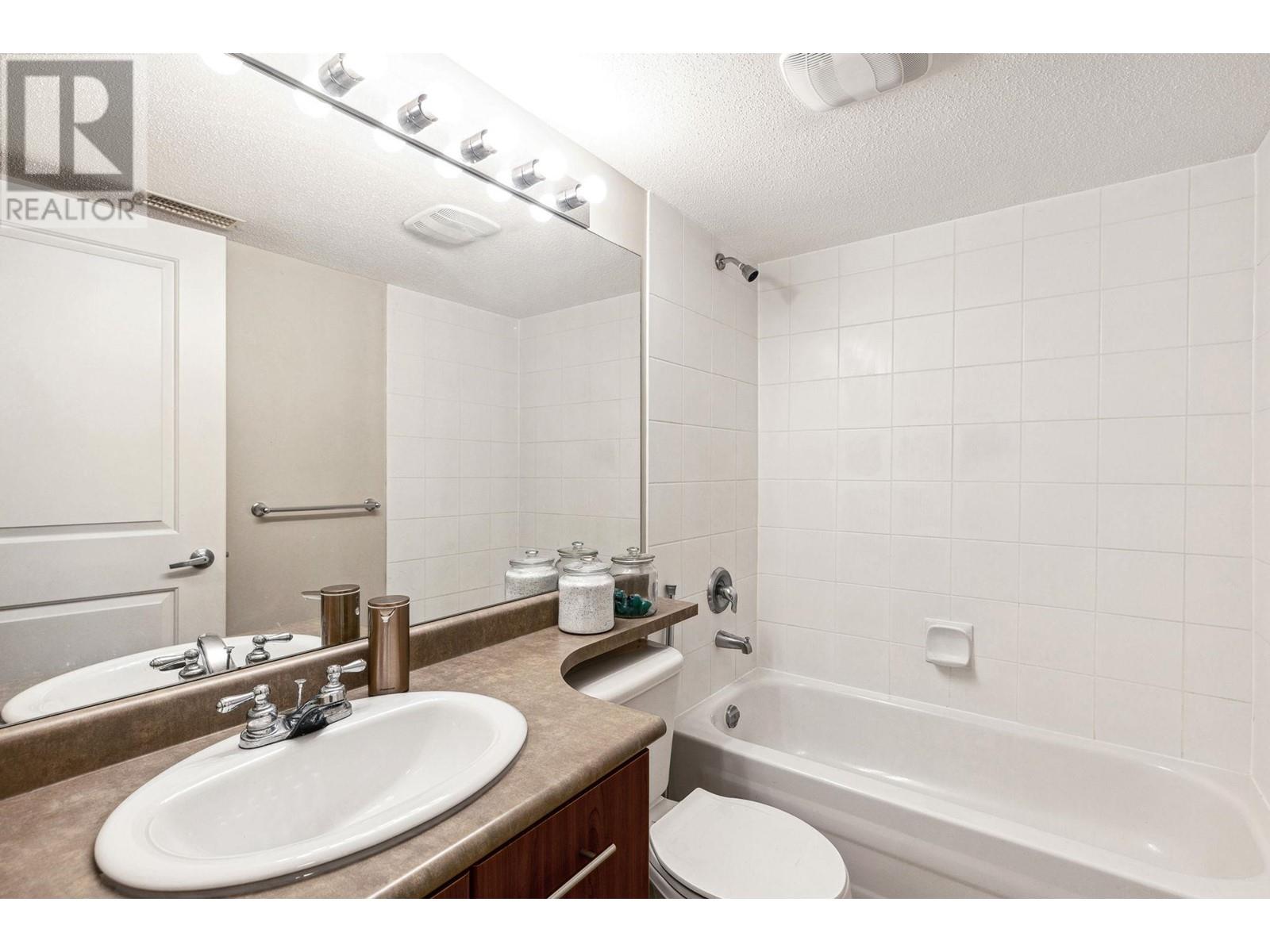 Listing Picture 18 of 24 : 45 7233 HEATHER STREET, Richmond / 烈治文 - 魯藝地產 Yvonne Lu Group - MLS Medallion Club Member