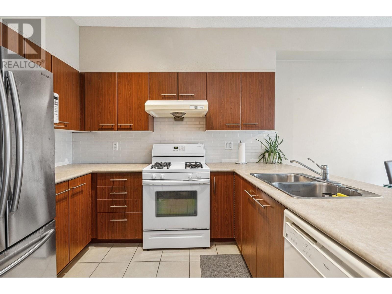 Listing Picture 9 of 24 : 45 7233 HEATHER STREET, Richmond / 烈治文 - 魯藝地產 Yvonne Lu Group - MLS Medallion Club Member