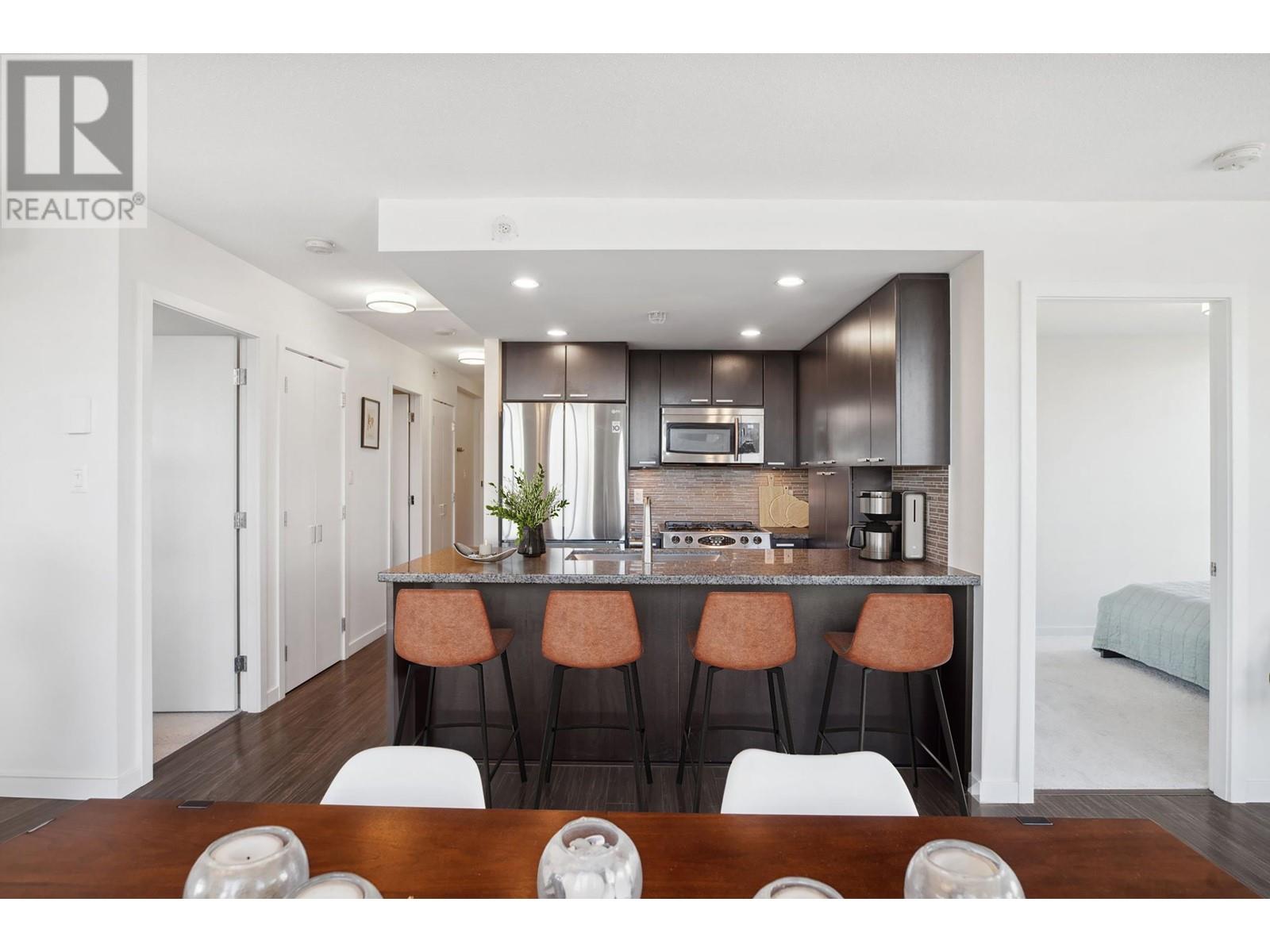 Listing Picture 4 of 13 : 1206 2200 DOUGLAS ROAD, Burnaby / 本拿比 - 魯藝地產 Yvonne Lu Group - MLS Medallion Club Member