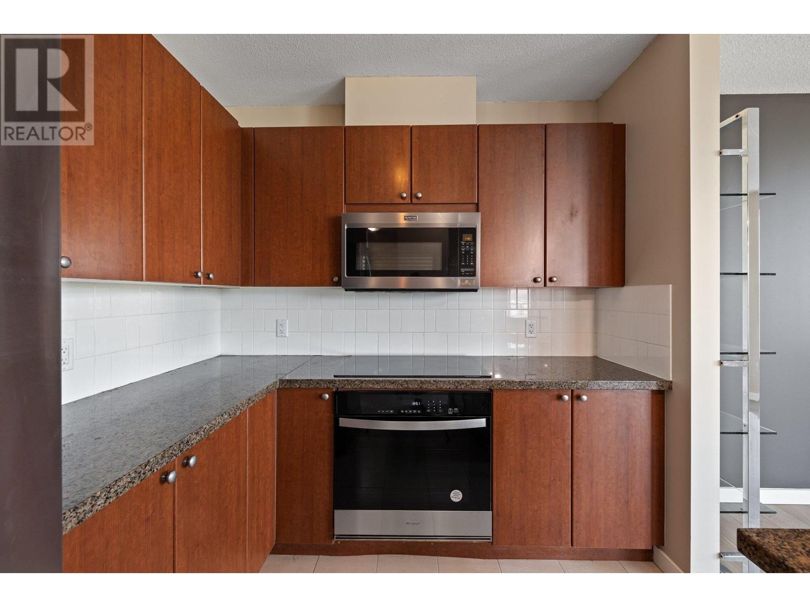 2203 15 E Royal Avenue, New Westminster, British Columbia  V3L 0A9 - Photo 5 - R2968055