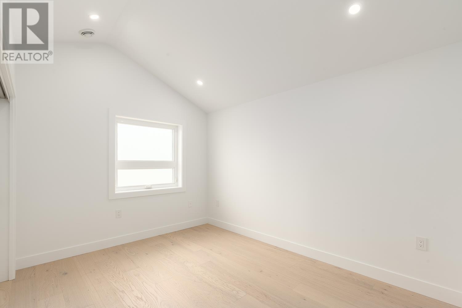 Listing Picture 12 of 18 : 1555 E 21ST AVENUE, Vancouver / 溫哥華 - 魯藝地產 Yvonne Lu Group - MLS Medallion Club Member