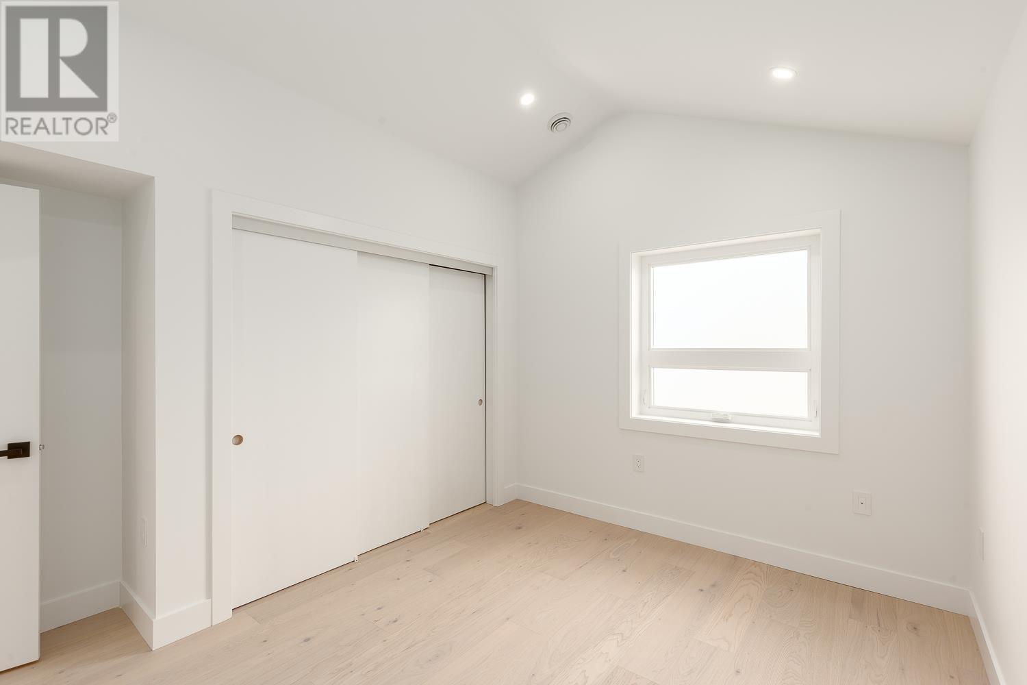 Listing Picture 13 of 18 : 1555 E 21ST AVENUE, Vancouver / 溫哥華 - 魯藝地產 Yvonne Lu Group - MLS Medallion Club Member