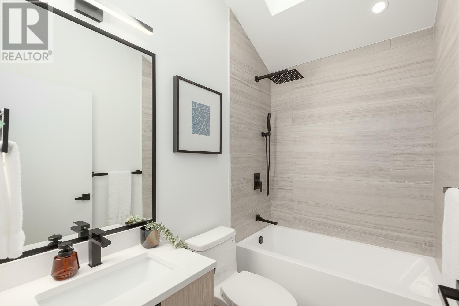 Listing Picture 15 of 18 : 1555 E 21ST AVENUE, Vancouver / 溫哥華 - 魯藝地產 Yvonne Lu Group - MLS Medallion Club Member