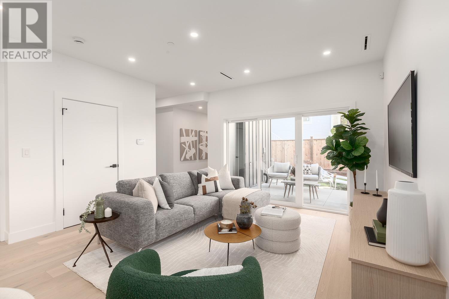 Listing Picture 2 of 18 : 1555 E 21ST AVENUE, Vancouver / 溫哥華 - 魯藝地產 Yvonne Lu Group - MLS Medallion Club Member