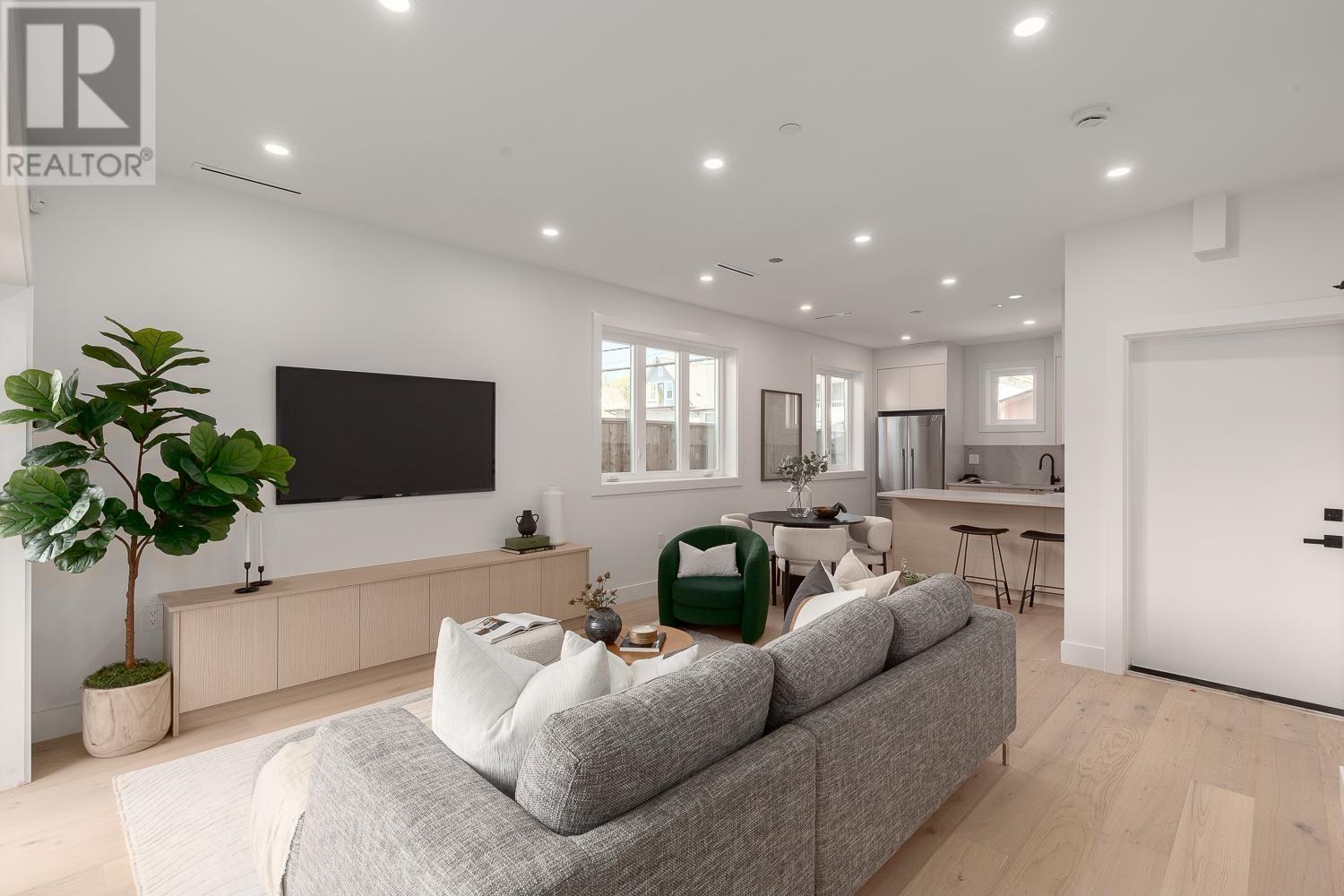 Listing Picture 4 of 18 : 1555 E 21ST AVENUE, Vancouver / 溫哥華 - 魯藝地產 Yvonne Lu Group - MLS Medallion Club Member