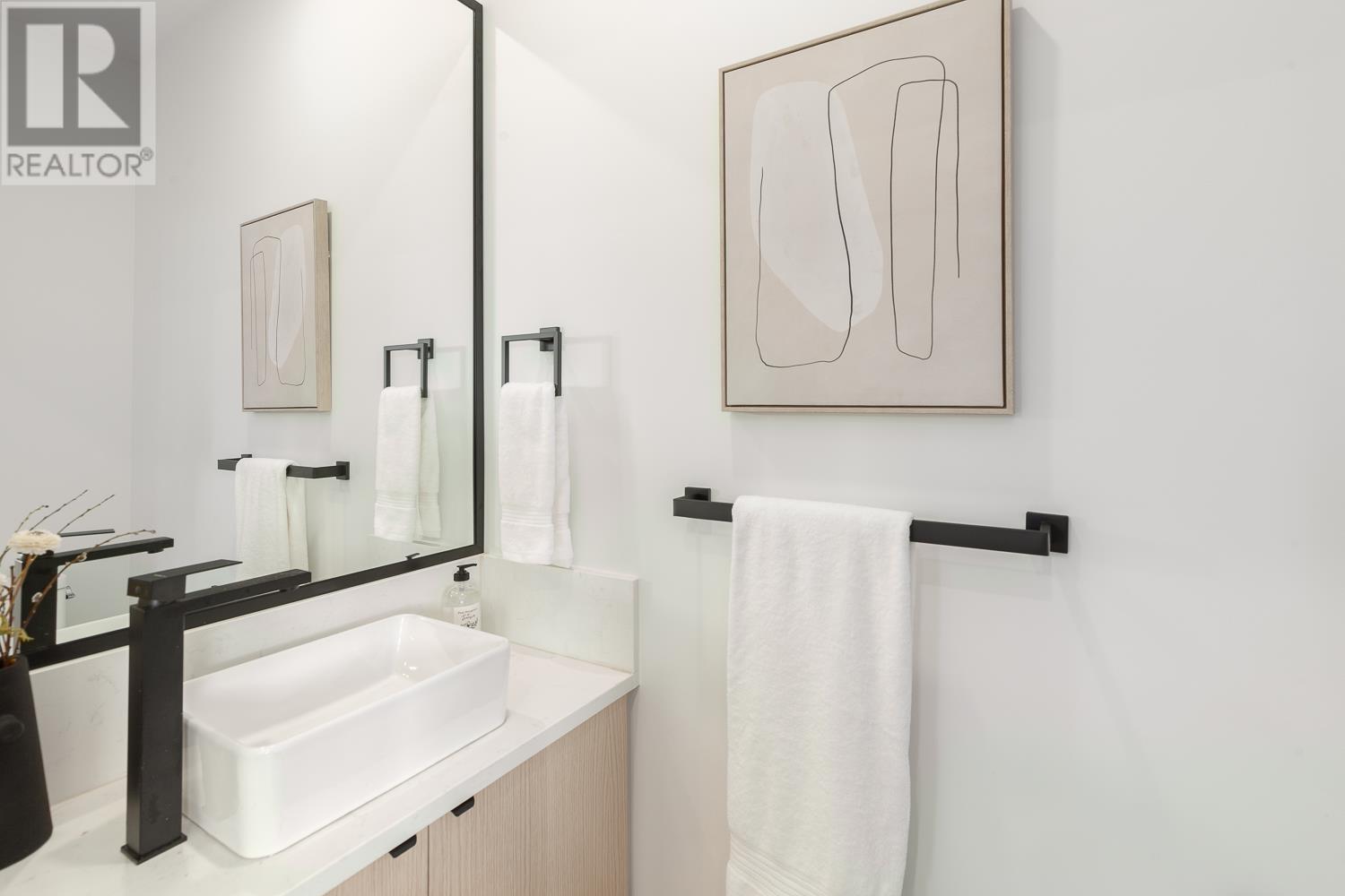 Listing Picture 8 of 18 : 1555 E 21ST AVENUE, Vancouver / 溫哥華 - 魯藝地產 Yvonne Lu Group - MLS Medallion Club Member