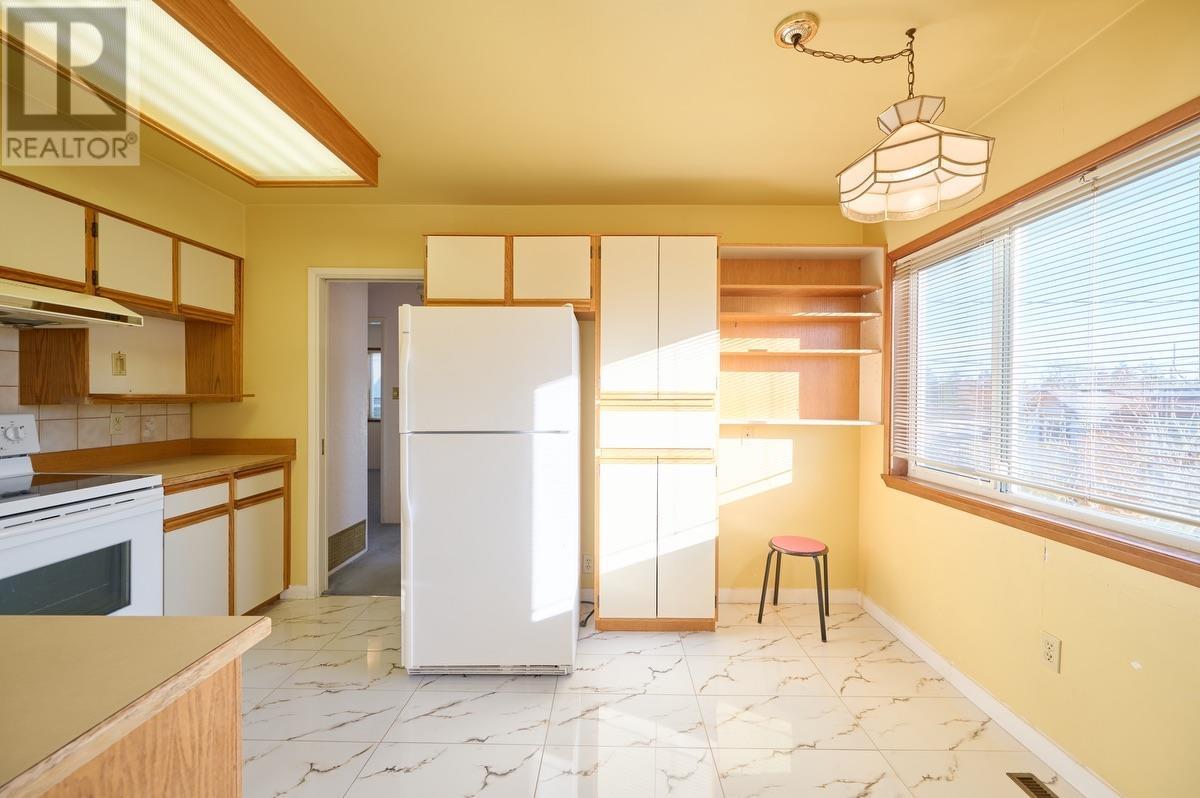 Listing Picture 10 of 39 : 2676 E 56TH AVENUE, Vancouver / 溫哥華 - 魯藝地產 Yvonne Lu Group - MLS Medallion Club Member