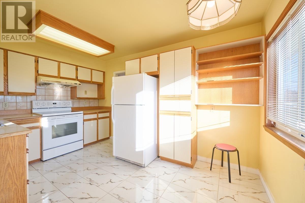 Listing Picture 11 of 39 : 2676 E 56TH AVENUE, Vancouver / 溫哥華 - 魯藝地產 Yvonne Lu Group - MLS Medallion Club Member