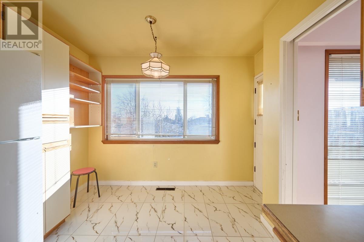 Listing Picture 12 of 39 : 2676 E 56TH AVENUE, Vancouver / 溫哥華 - 魯藝地產 Yvonne Lu Group - MLS Medallion Club Member