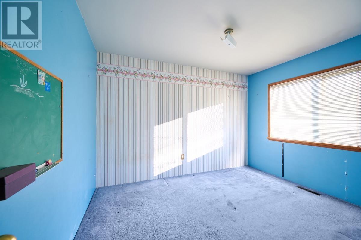 Listing Picture 13 of 39 : 2676 E 56TH AVENUE, Vancouver / 溫哥華 - 魯藝地產 Yvonne Lu Group - MLS Medallion Club Member