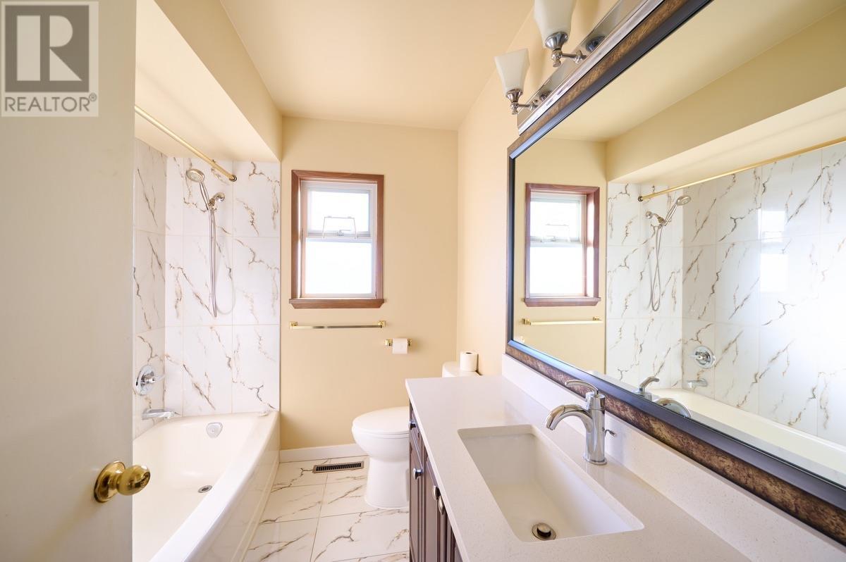 Listing Picture 17 of 39 : 2676 E 56TH AVENUE, Vancouver / 溫哥華 - 魯藝地產 Yvonne Lu Group - MLS Medallion Club Member