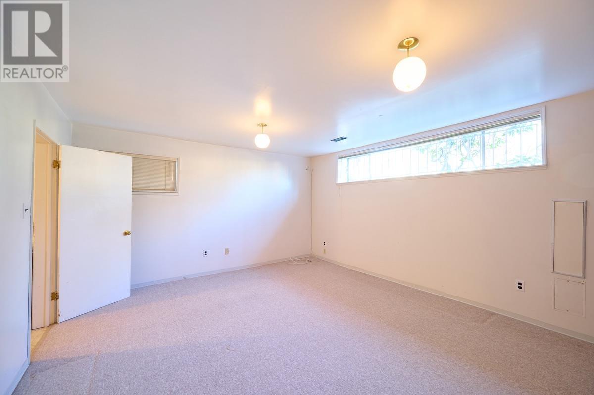 Listing Picture 18 of 39 : 2676 E 56TH AVENUE, Vancouver / 溫哥華 - 魯藝地產 Yvonne Lu Group - MLS Medallion Club Member